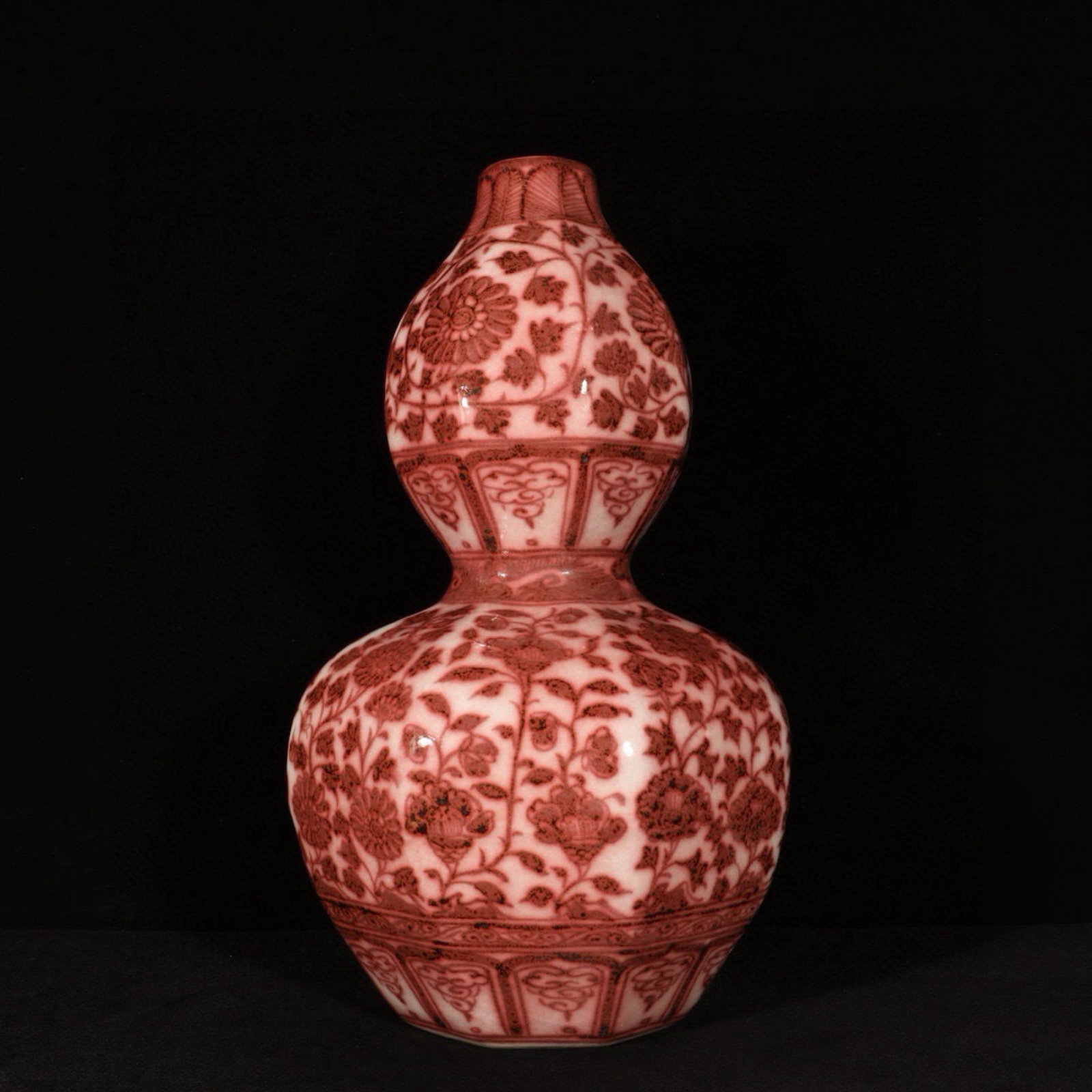 A Huge Underglaze-Red Lotus Pattern Gourd-Shaped Vase (1 of 9)