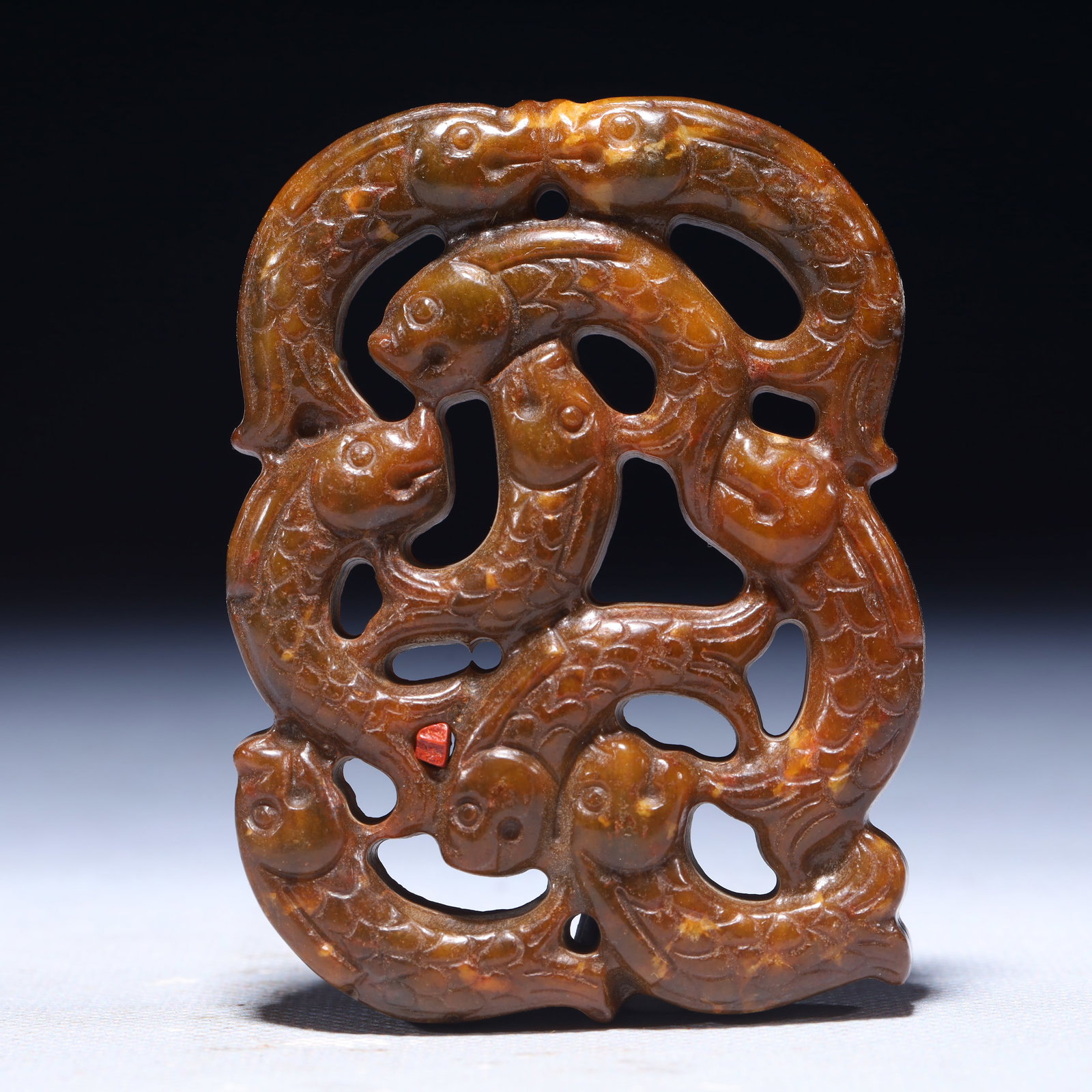 An Exquisite Archaic Jade Fish Pattern Pendant: An Exquisite Archaic Jade Fish Pattern Pendant,Ancient Time,China,Size:2.4inx0.4inx3in,Weight:90g 高古玉鱼纹挂件,中国远古时ć
