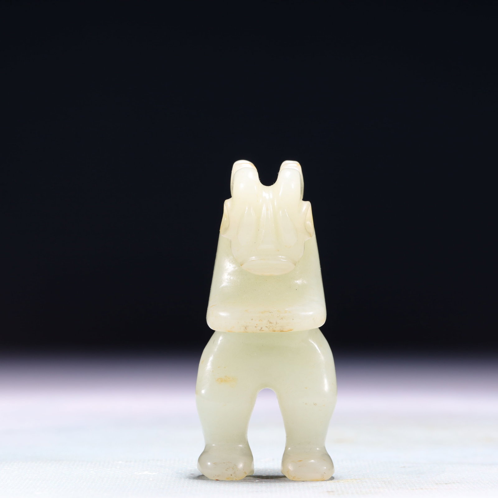 An Exquisite White Jade Beast Ornament: An Exquisite White Jade Beast Ornament,Qing Dynasty,China,Size:1.4inx0.6inx3in,Weight:80.2g 白玉兽摆件,中国清代