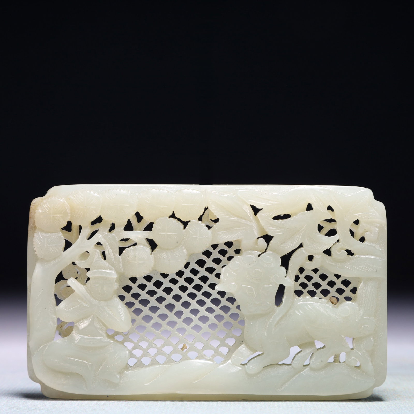 An Exquisite White Jade Lion Pattern Pendant: An Exquisite White Jade Lion Pattern Pendant,Qing Dynasty,China,Size:3.7inx2.2in,Weight:76.9g 白玉狮子纹佩,中国清代
