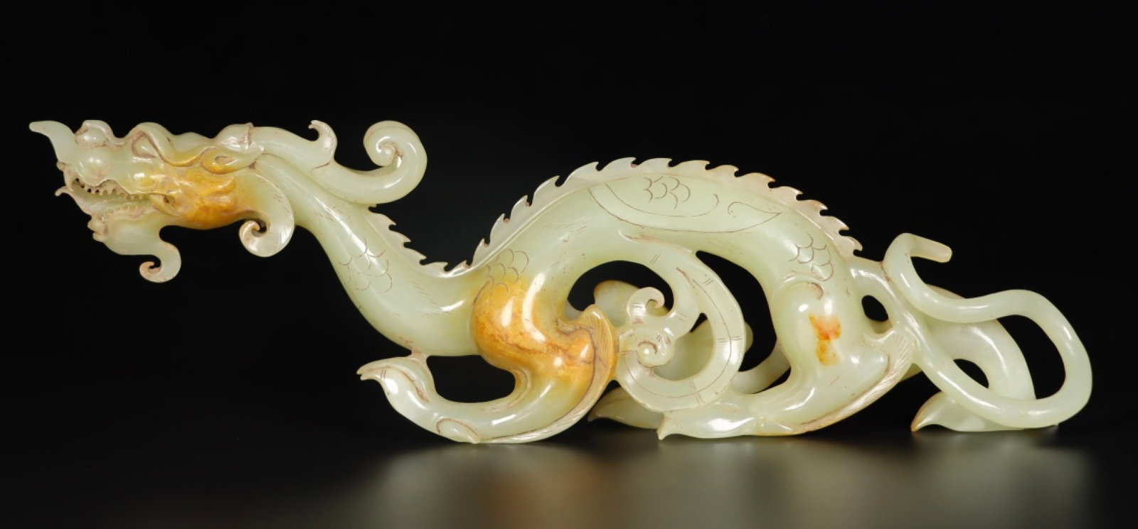 An Exquisite White Jade Dragon Ornament (1 of 9)