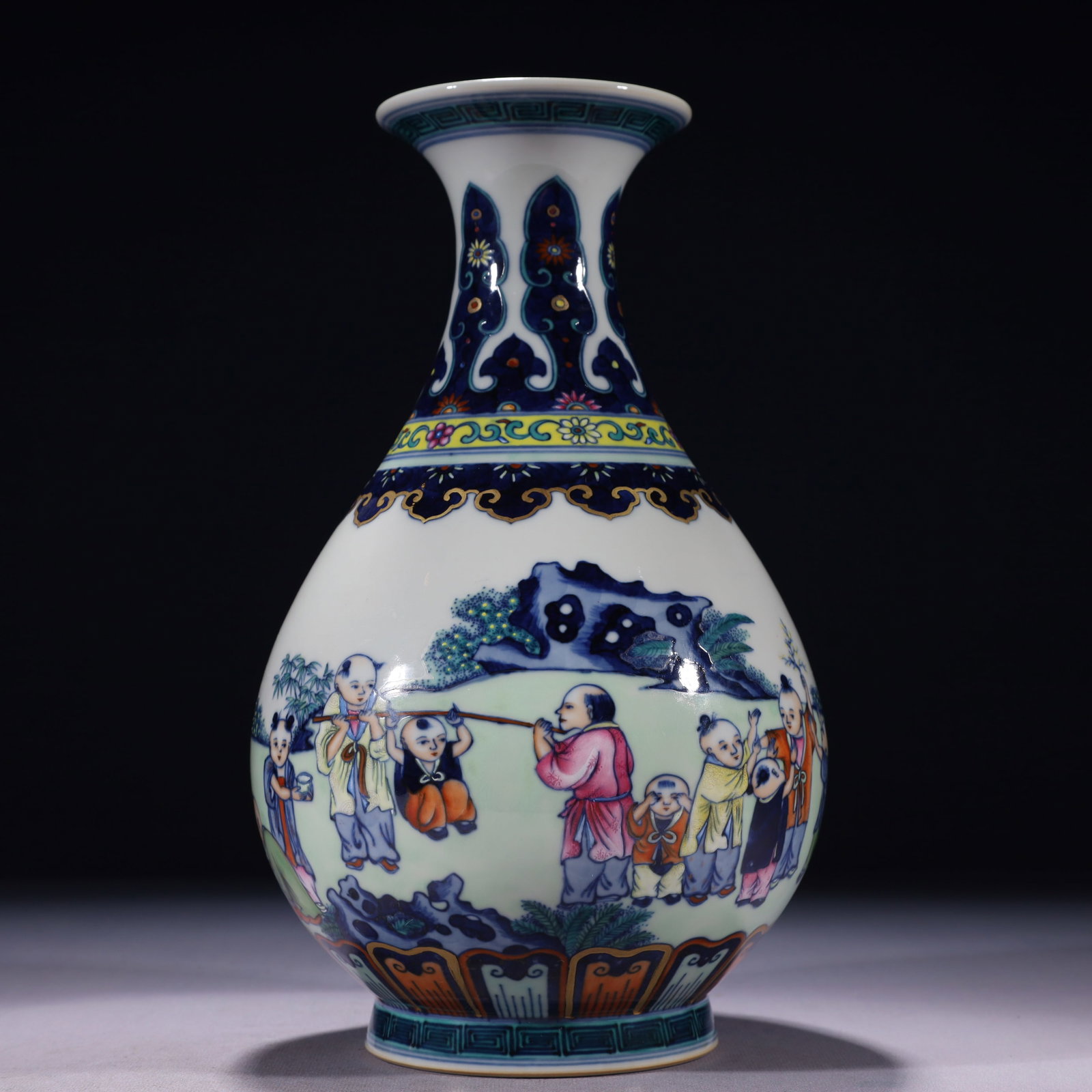 An Exquisite Blue and White Doucai Character and Story Pattern Vase: An Exquisite Blue and White Doucai Character and Story Pattern Vase,Qing Dynasty,China,Qianlong Six-character Mark,Size:6.3inx11.4in,Weight:1550g 青花斗彩人物ਠ