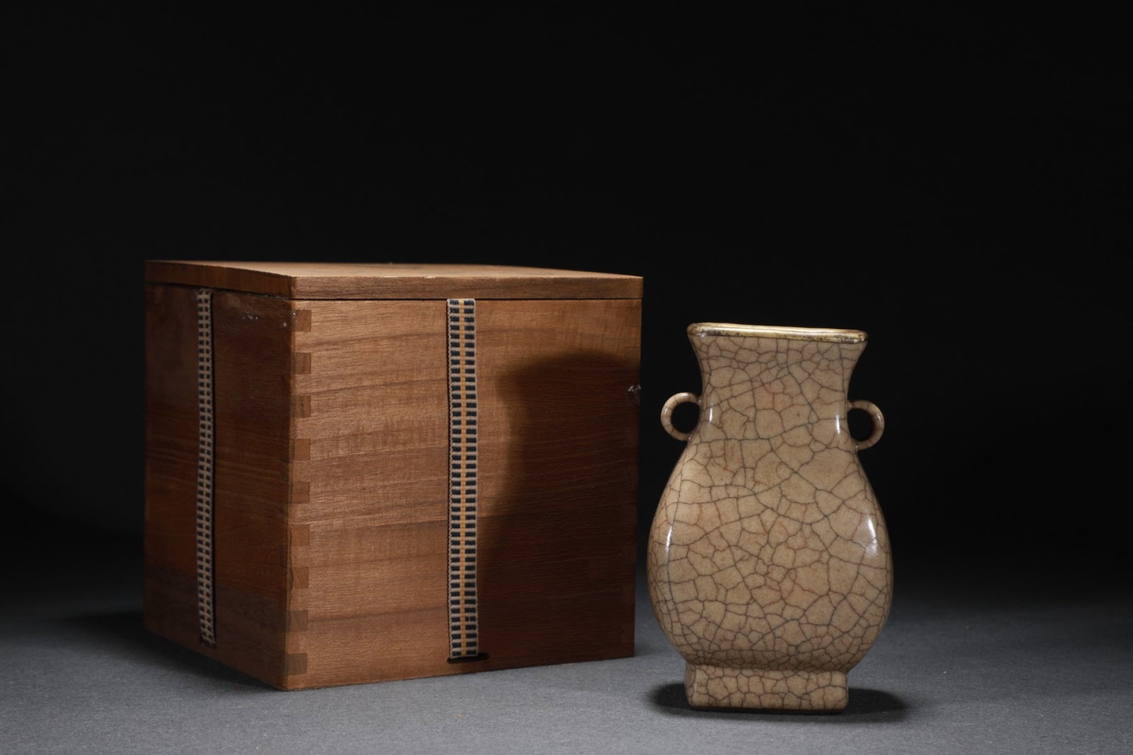 An Exquisite Ge yao Yellow Glazed Inlaid Gold Double-Ears Vase (1 of 9)