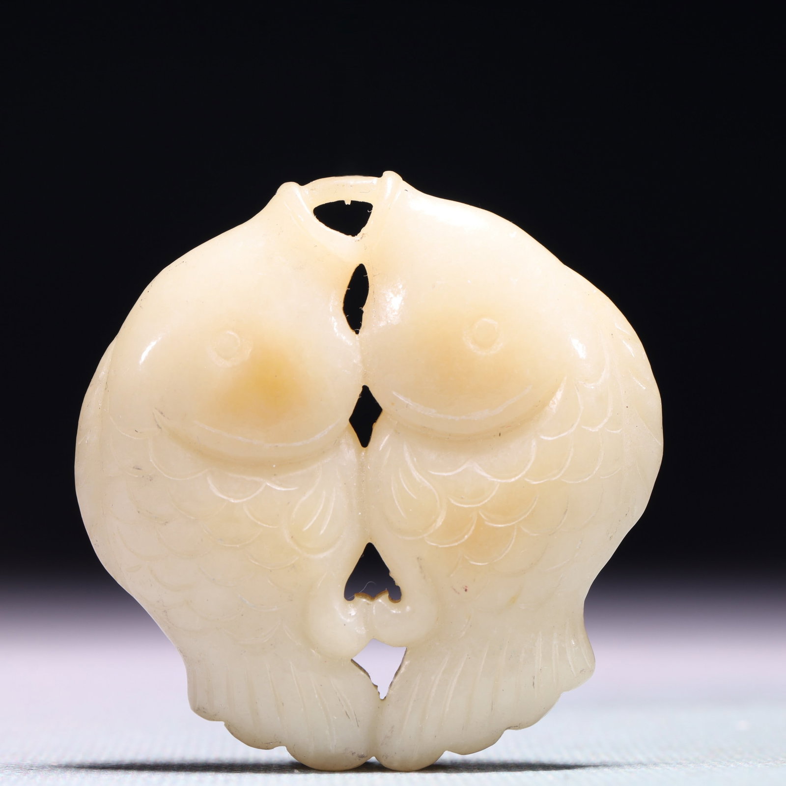 An Exquisite White Jade Fish Pattern Pendant: An Exquisite White Jade Fish Pattern Pendant,Qing Dynasty,China,Size:2inx0.4inx2in,Weight:54.4g 白玉鱼纹佩,中国清代