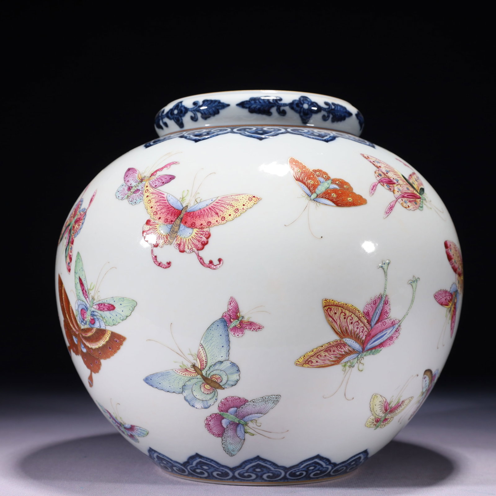 An Exquisite Famille-Rose Painted Gold Butterfly Pattern Jar: An Exquisite Famille-Rose Painted Gold Butterfly Pattern Jar,Qing Dynasty,China,Qianlong Six-character Mark,Size:8.3inx8.7in,Weight:2000g 粉彩描金蝴蝶纹಻