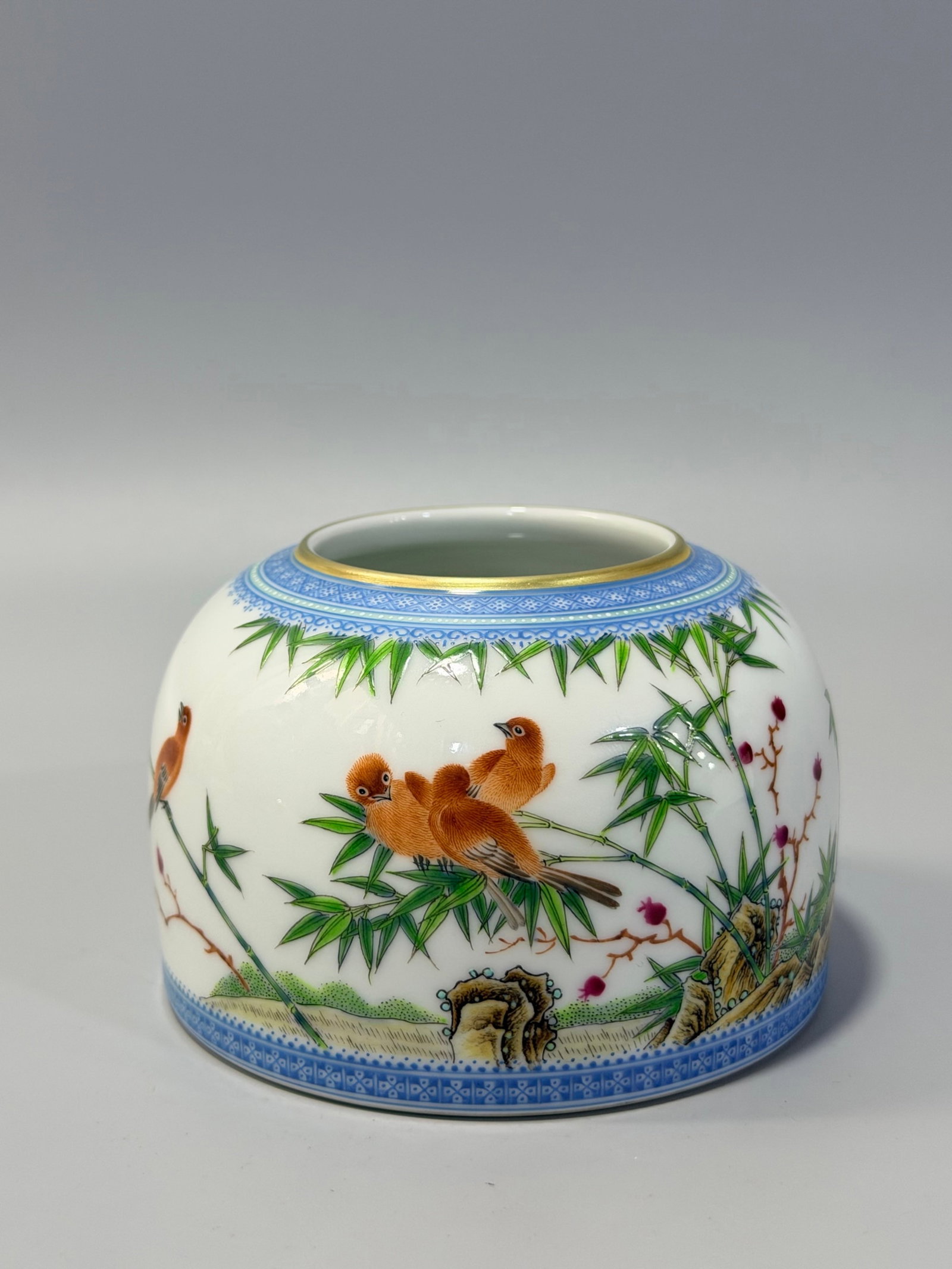 An Exquisite Enamel Painted Gold Flower and Bird Pattern Brush Washer,with poem: An Exquisite Enamel Painted Gold Flower and Bird Pattern Brush Washer,with poem,Qing Dynasty,China,Yongzheng Four-character Mark,Size:2.8inx4.2in 珐琅彩描金花࿏