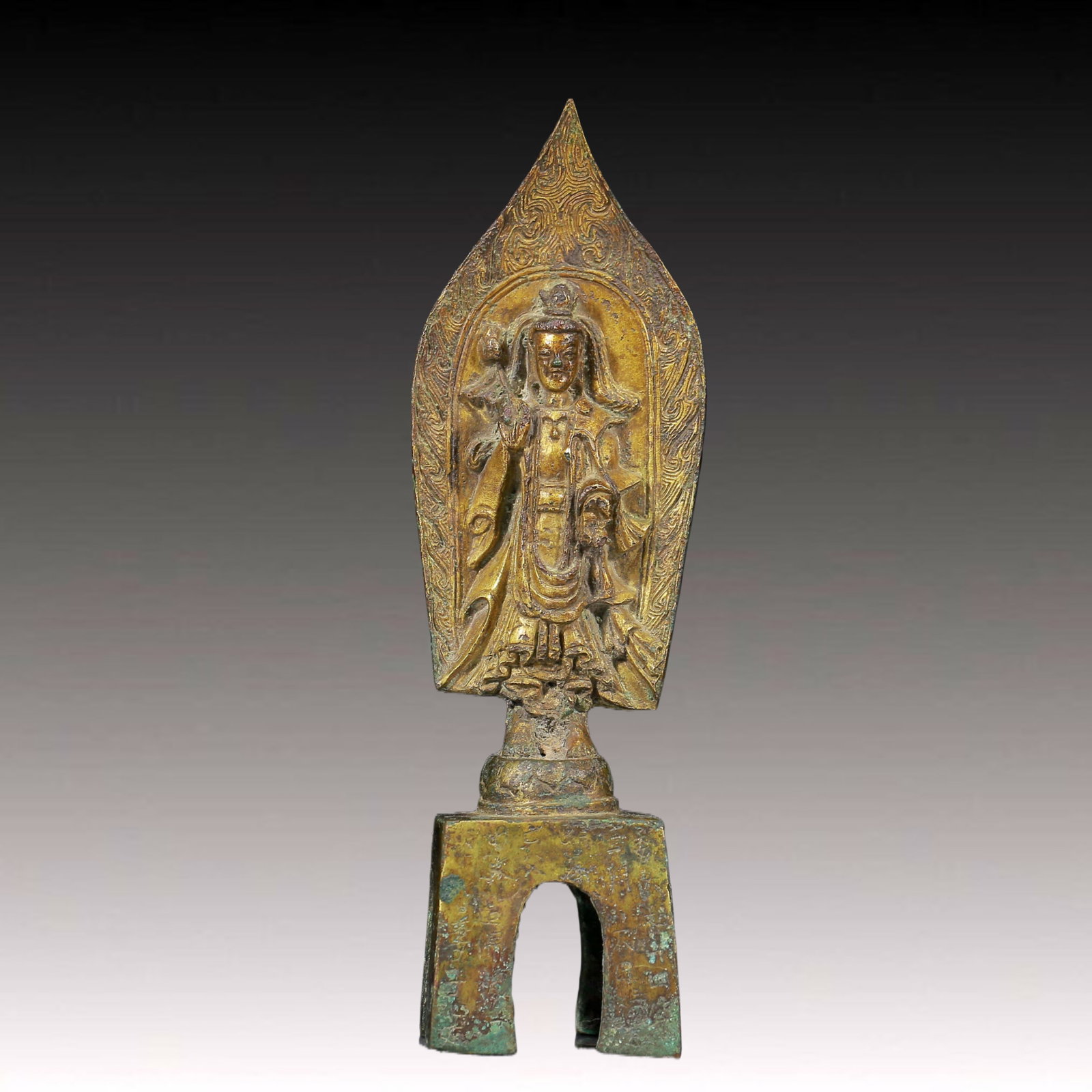 A Solemn Gilt Bronze Statue of Avalokitesvara: A Solemn Gilt Bronze Statue of Avalokitesvara,Ming Dynasty, China,Size: 2.2inx8.3in,Weight:555g 铜鎏金观音像，明代