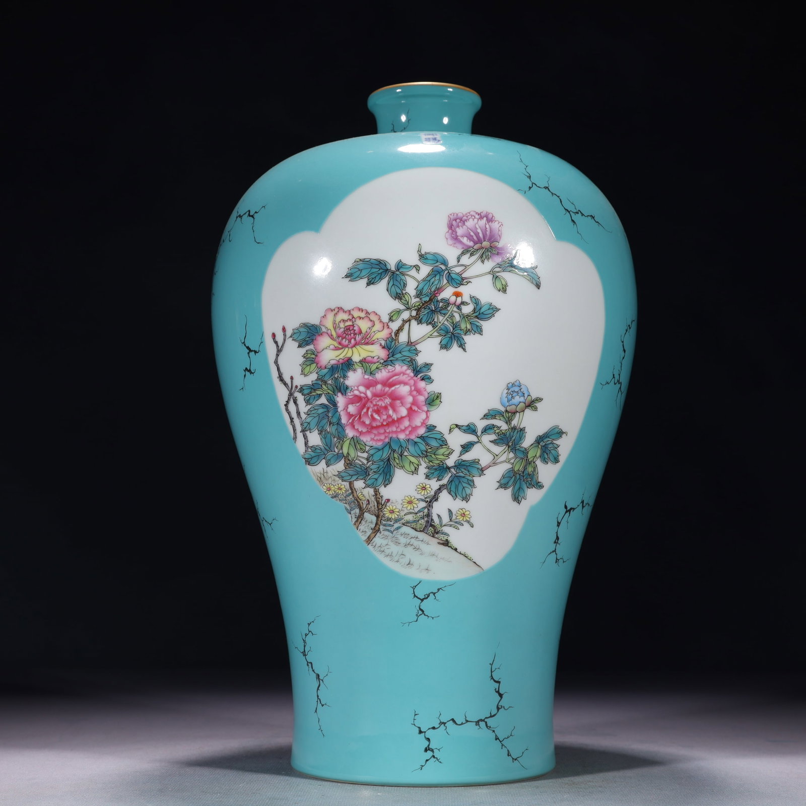 An Exquisite Turquoise Glazed Famille-Rose Painted Gold Flower Pattern Vase: An Exquisite Turquoise Glazed Famille-Rose Painted Gold Flower Pattern Vase,Qing Dynasty,China,Yongzheng Six-character Mark,Size:6.7inx12.6in,Weight:2550g