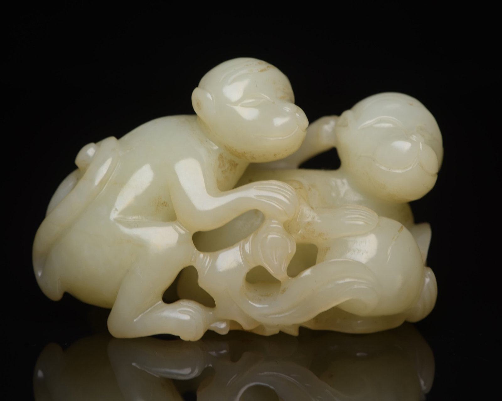 An Exquisite White Jade Monkey Ornament: An Exquisite White Jade Monkey Ornament,Qing Dynasty,China,Size:2.8inx1.9inx1.5in,Weight:130g 白玉猴子摆件,中国清代