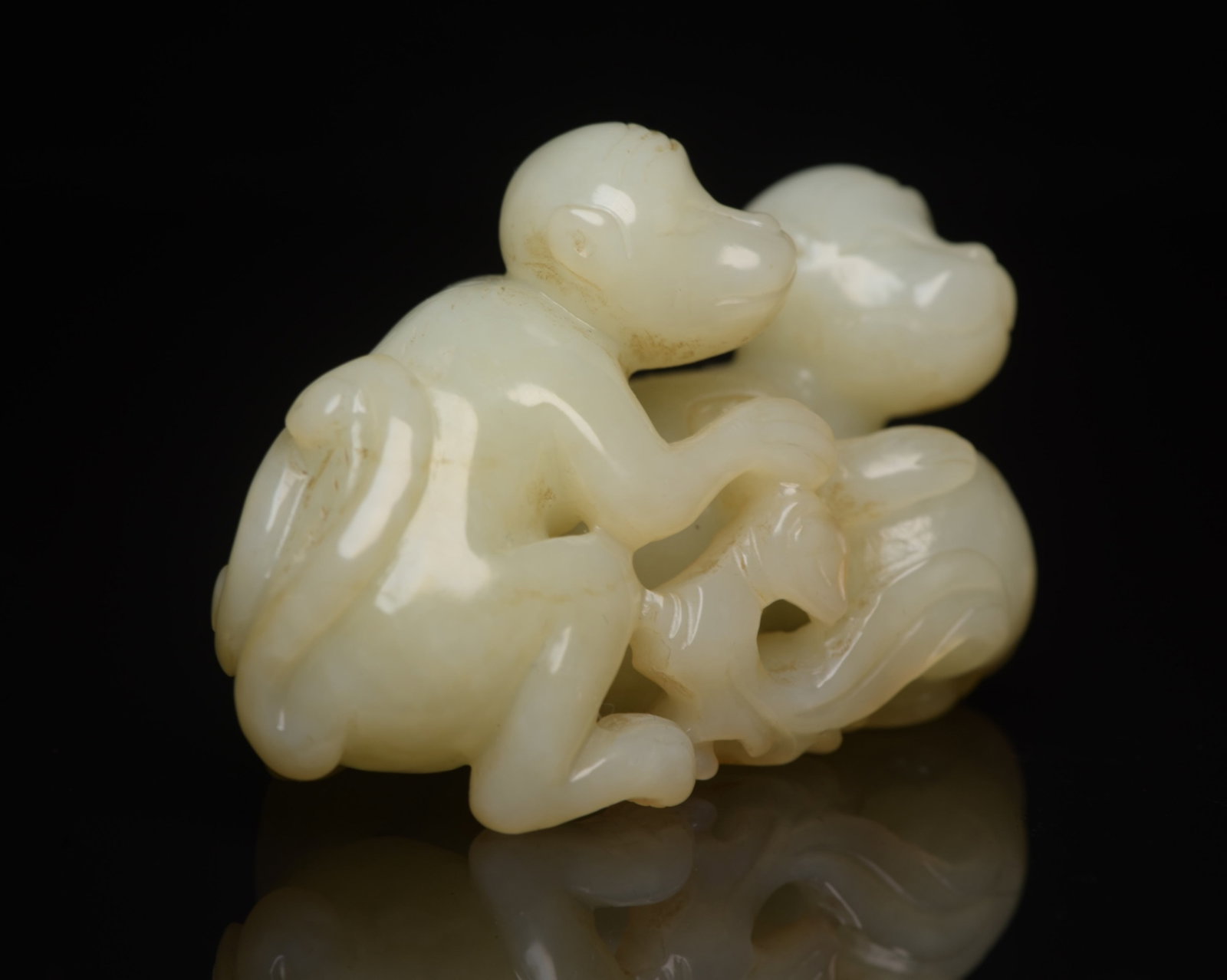 An Exquisite White Jade Monkey Ornament - 3