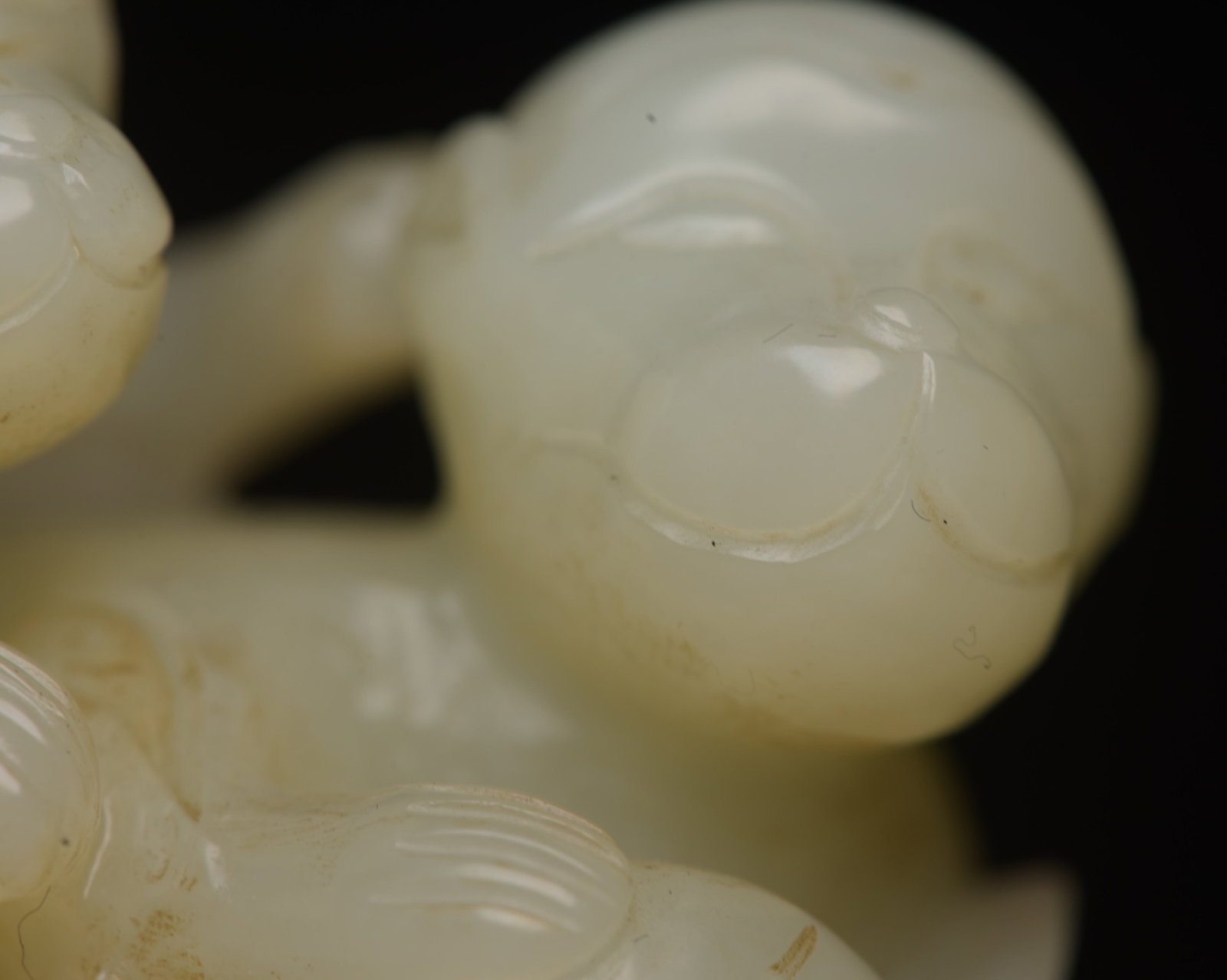 An Exquisite White Jade Monkey Ornament - 7