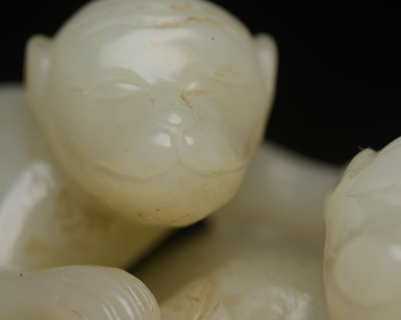 An Exquisite White Jade Monkey Ornament - 8