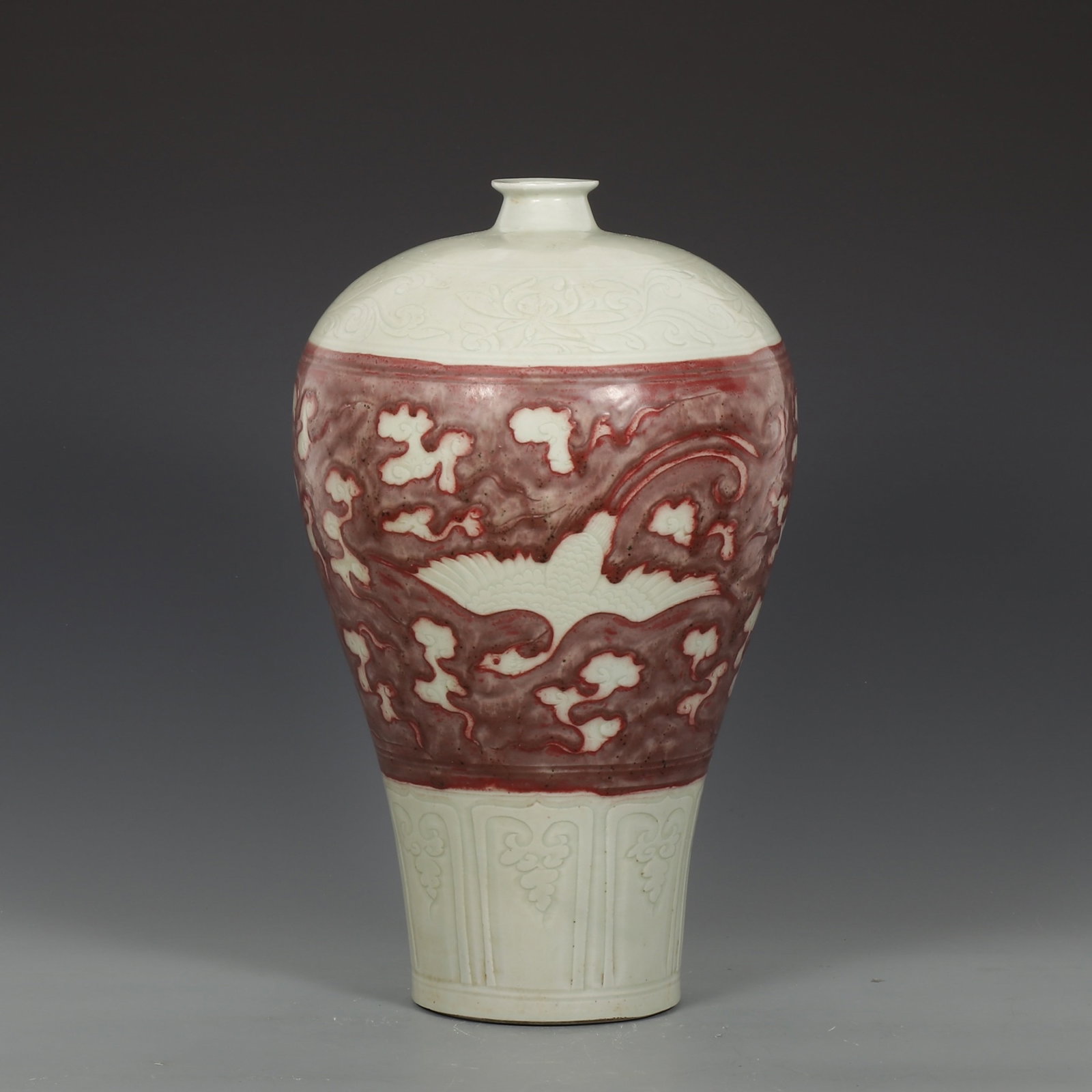 A Huge Underglaze-Red Auspicious Cloud and Phoenix Pattern Vase (1 of 9)