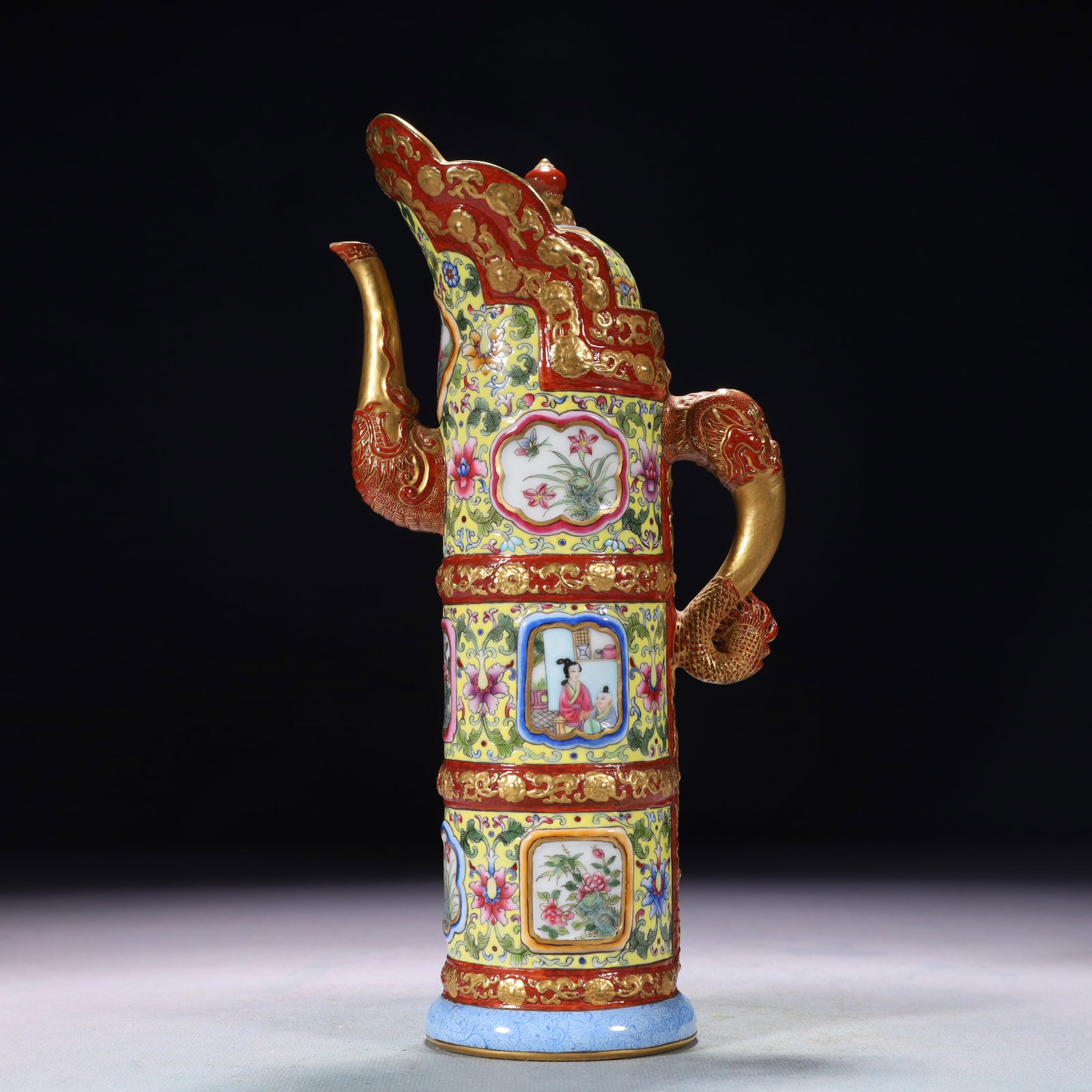 An Exquisite Yellow Ground Famille-Rose Painted Gold Figure Pattern Ewer: An Exquisite Yellow Ground Famille-Rose Painted Gold Figure Pattern Ewer,Qing Dynasty,China,Qianlong Four-character Mark,Size:4.3inx2.8inx9.4in,Weight:650g 黄地粉彩描%