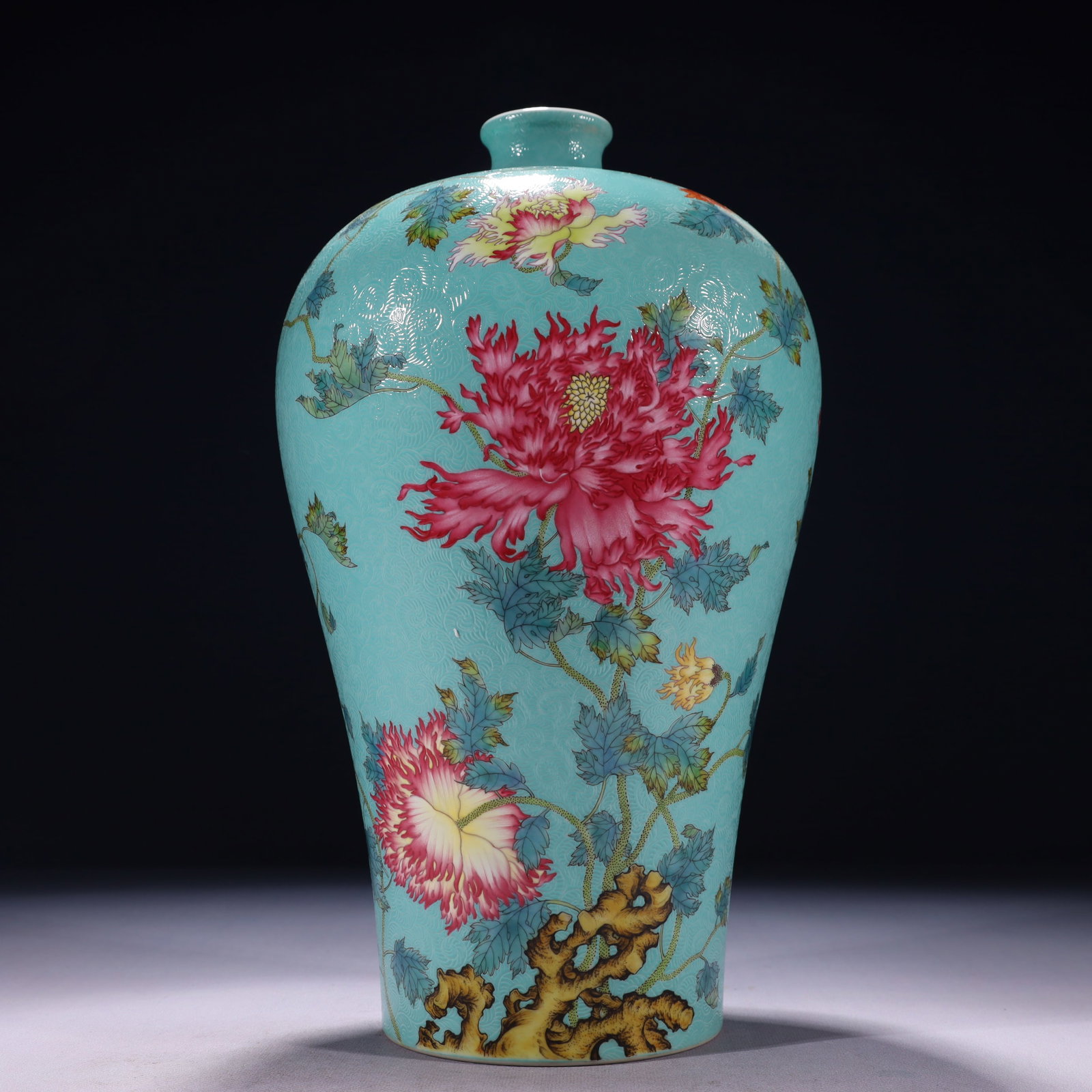 An Exquisite Turquoise Glazed Famille-Rose Flower Pattern Vase: An Exquisite Turquoise Glazed Famille-Rose Flower Pattern Vase,Qing Dynasty,China,Yongzheng Six-character Mark,Size:7.5inx14.6in,Weight:2750g 松石绿釉粉彩花&#