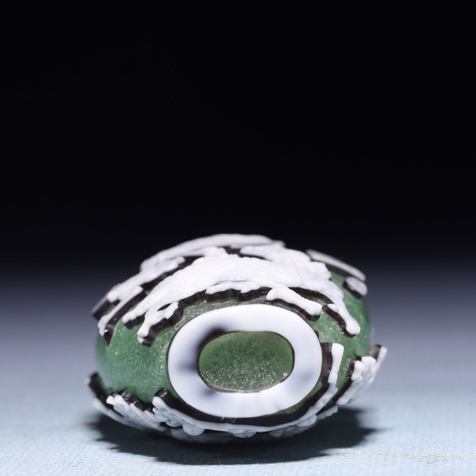 An Exquisite Glass Kylin Crane Pattern Snuff Bottle - 9