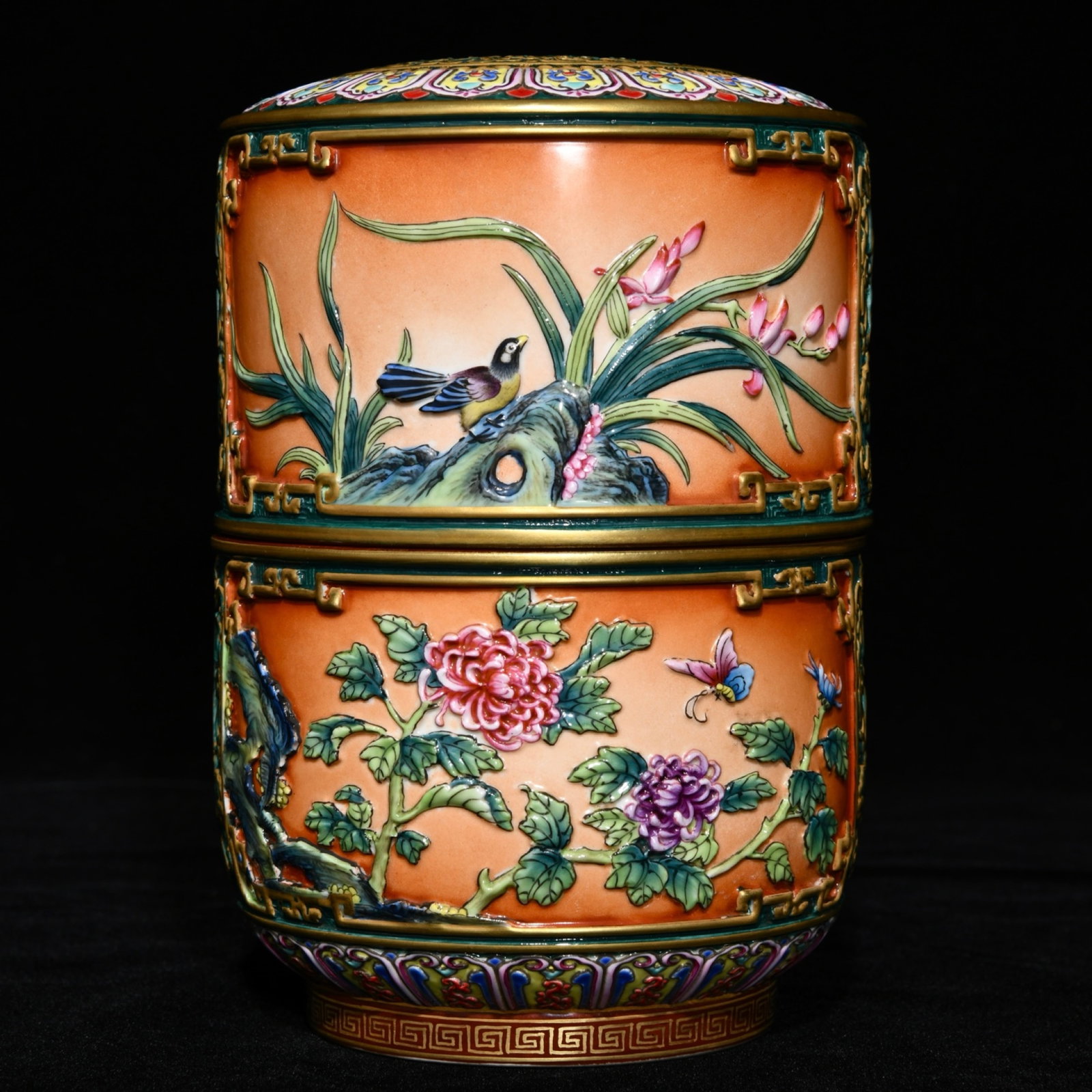 An Exquisite Famille-Rose Gilt Plum Blossom,Orchid Bamboo and Chrysanthemum Pattern Box with Cover (1 of 9)