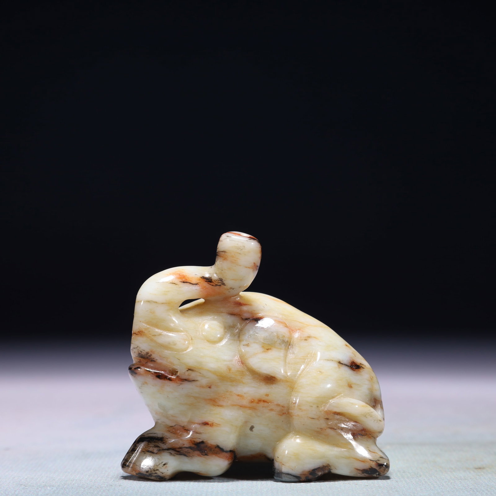 An Exquisite White Jade Elephant Ornament: An Exquisite White Jade Elephant Ornament,Qing Dynasty,China,Size:2.4inx1.6inx2.2in,Weight:179.5g 白玉象摆件,中国清代