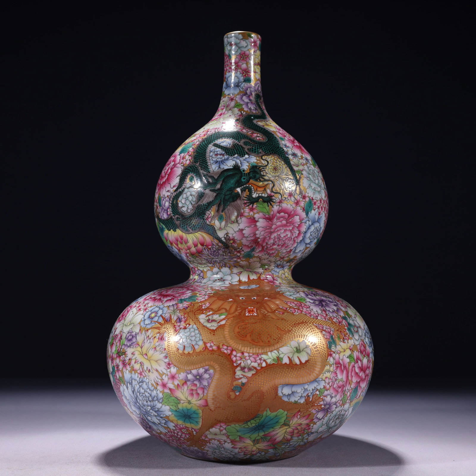 An Exquisite Famille-Rose Painted Gold Flower and Dragon Pattern Gourd-Shaped Vase: An Exquisite Famille-Rose Painted Gold Flower and Dragon Pattern Gourd-Shaped Vase,Qing Dynasty,China,Yongzheng Six-character Mark,Size:7.1inx13in,Weight:2250g 粉彩描金花