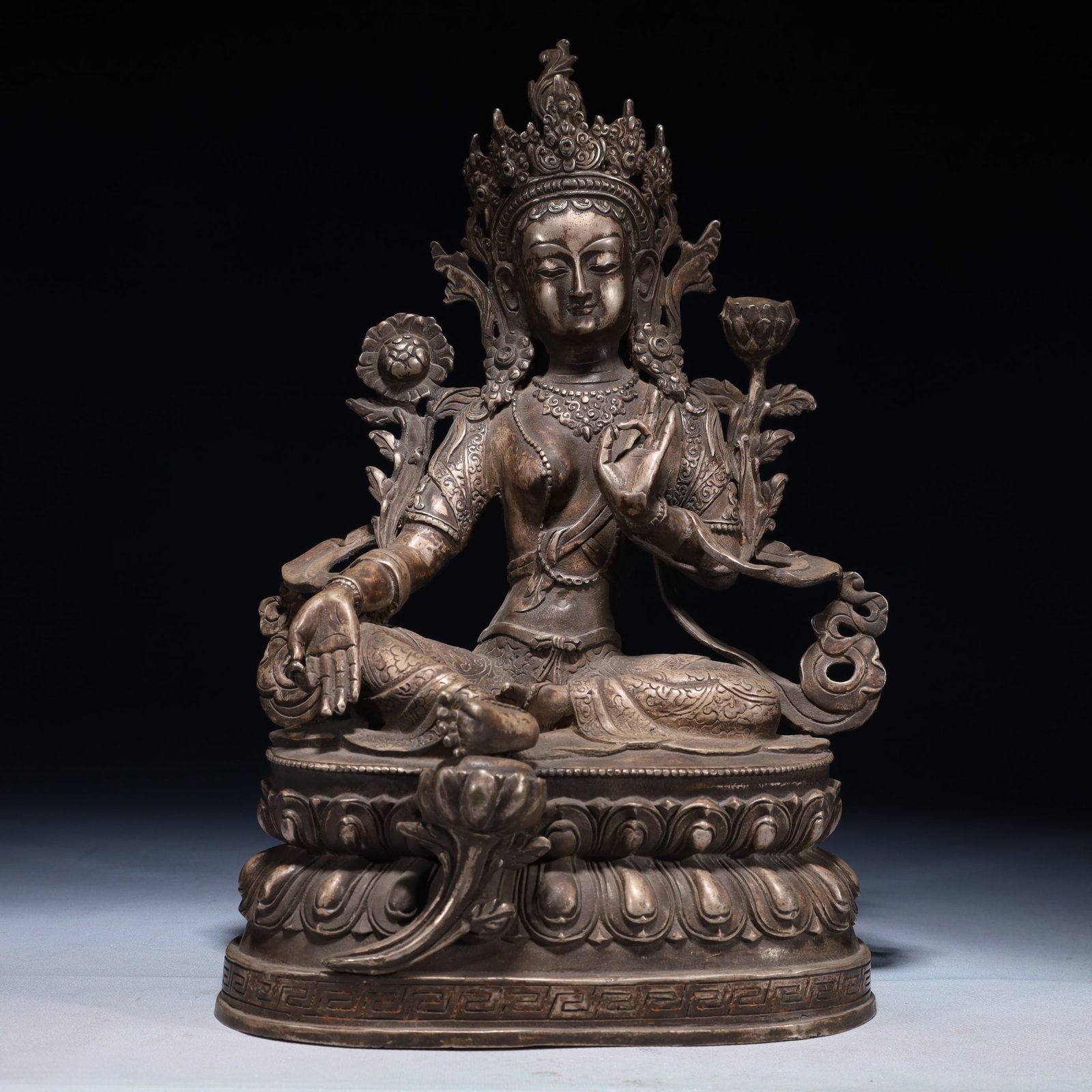A Solemn Silver-plated Bronze Statue of Tara: A Solemn Silver-plated Bronze Statue of Tara,Qing Dynasty,China,Size:8.7inx7.9inx14.6in,Weight:3550g 铜镀银度母像,中国清代