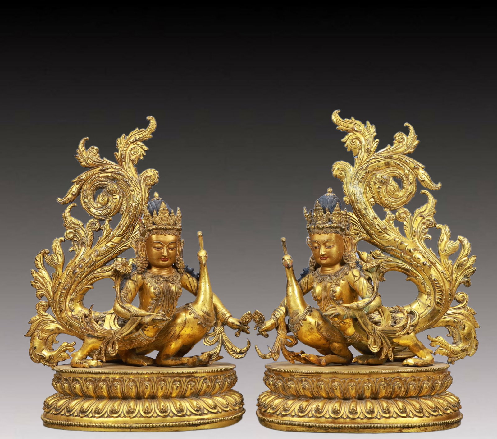 A Pair of SolemnGilt Bronze Statue of Mahamayuris: A Pair of SolemnGilt Bronze Statue of Mahamayuris,Ming Dynasty, China,Size:10.2inx7.5inx17.3in Weight:25900g 一对铜鎏金孔雀明王像,中&#