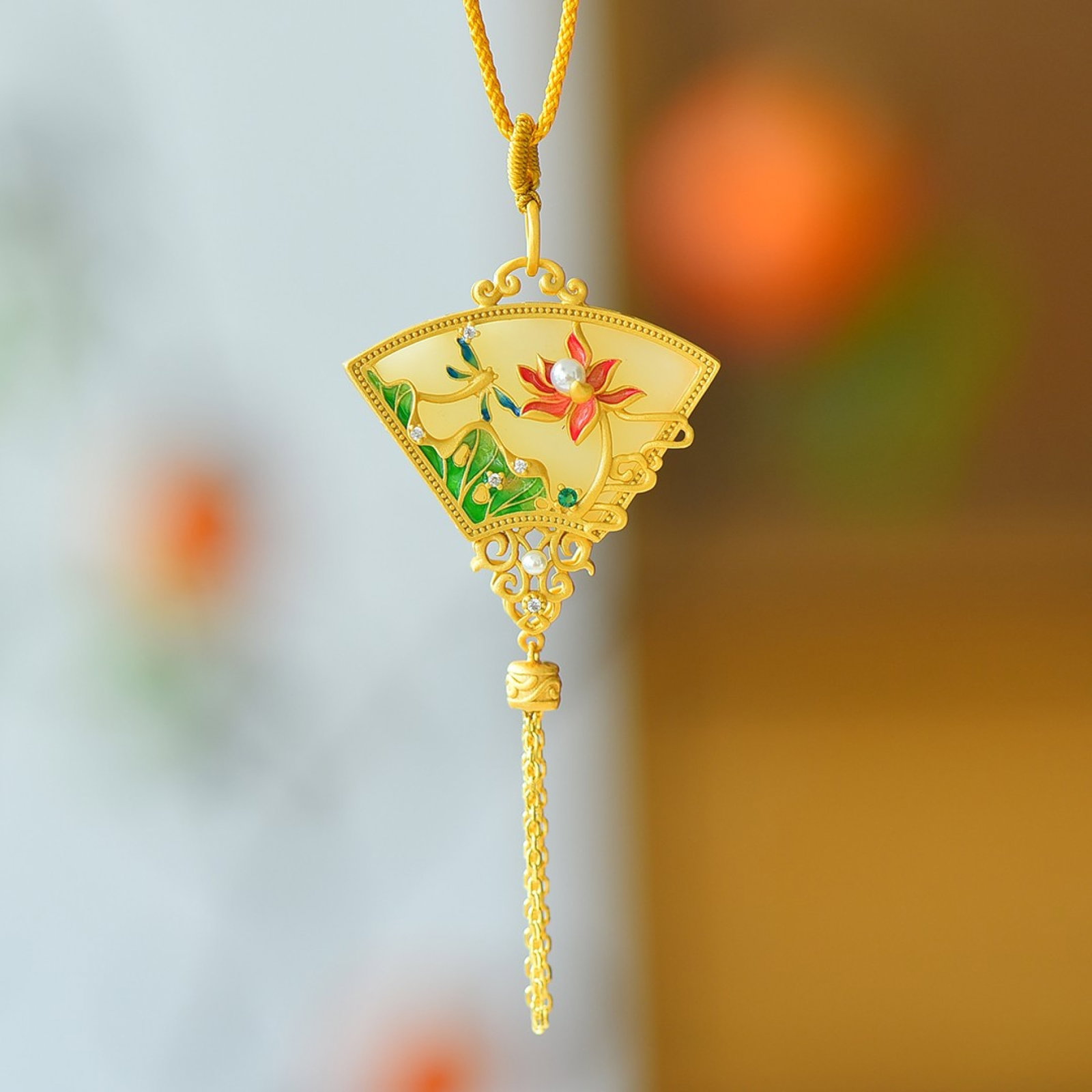 An Exquisite Sterling Silver-Gold Plated Inlaid White Jade Pendant: An Exquisite Sterling Silver-Gold Plated Inlaid White Jade Pendant 纯银镀金镶白玉吊坠