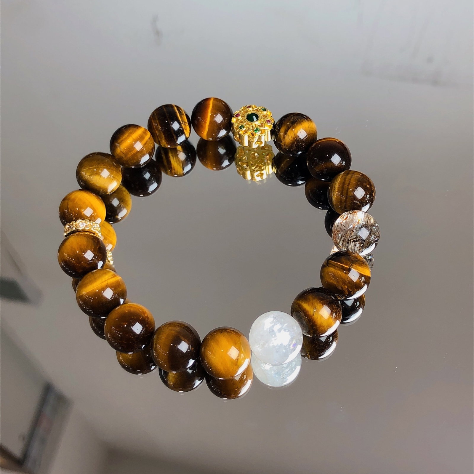 An Exquisite Crystal Bracelet - 2