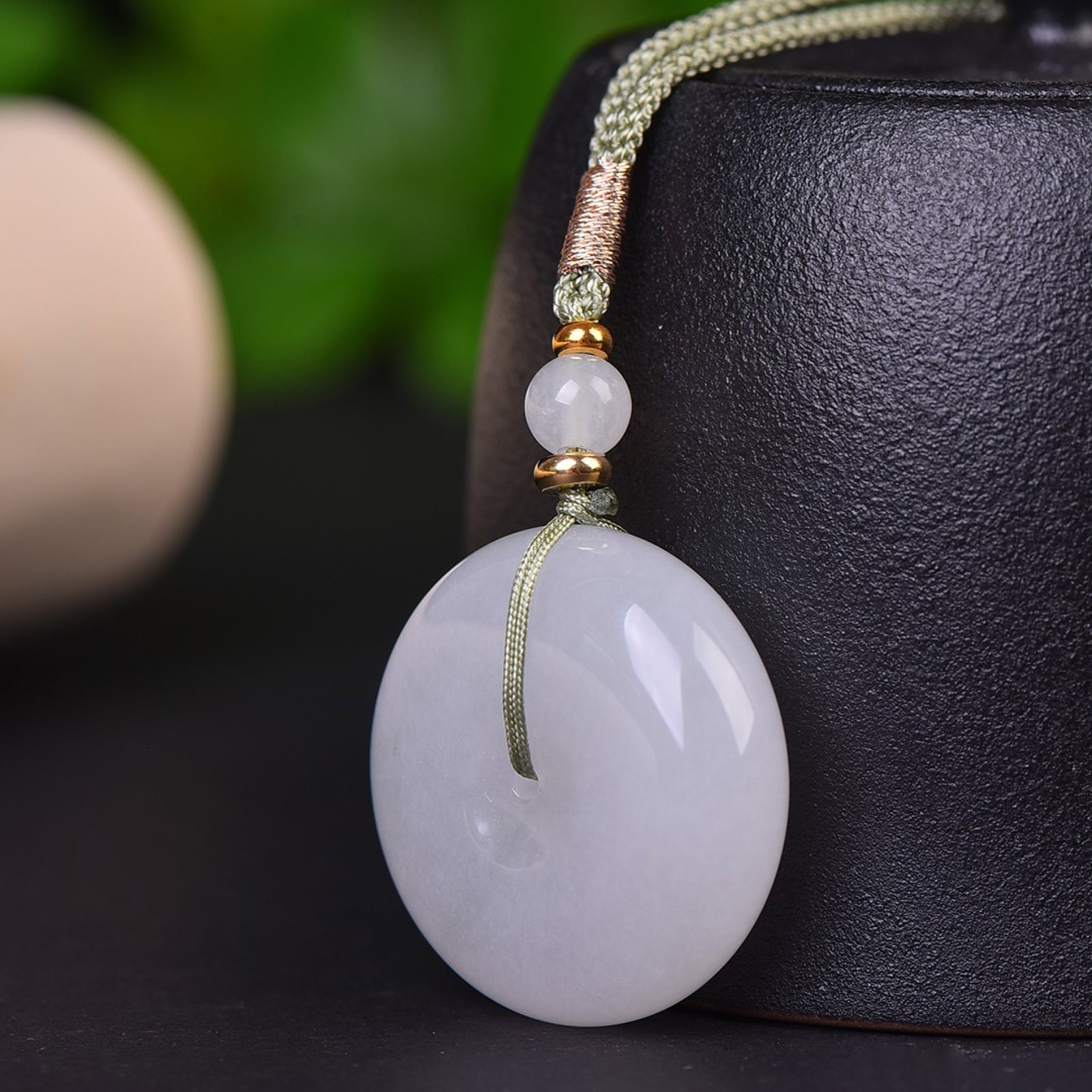 An Exquisite Jadeite Pendant - 4