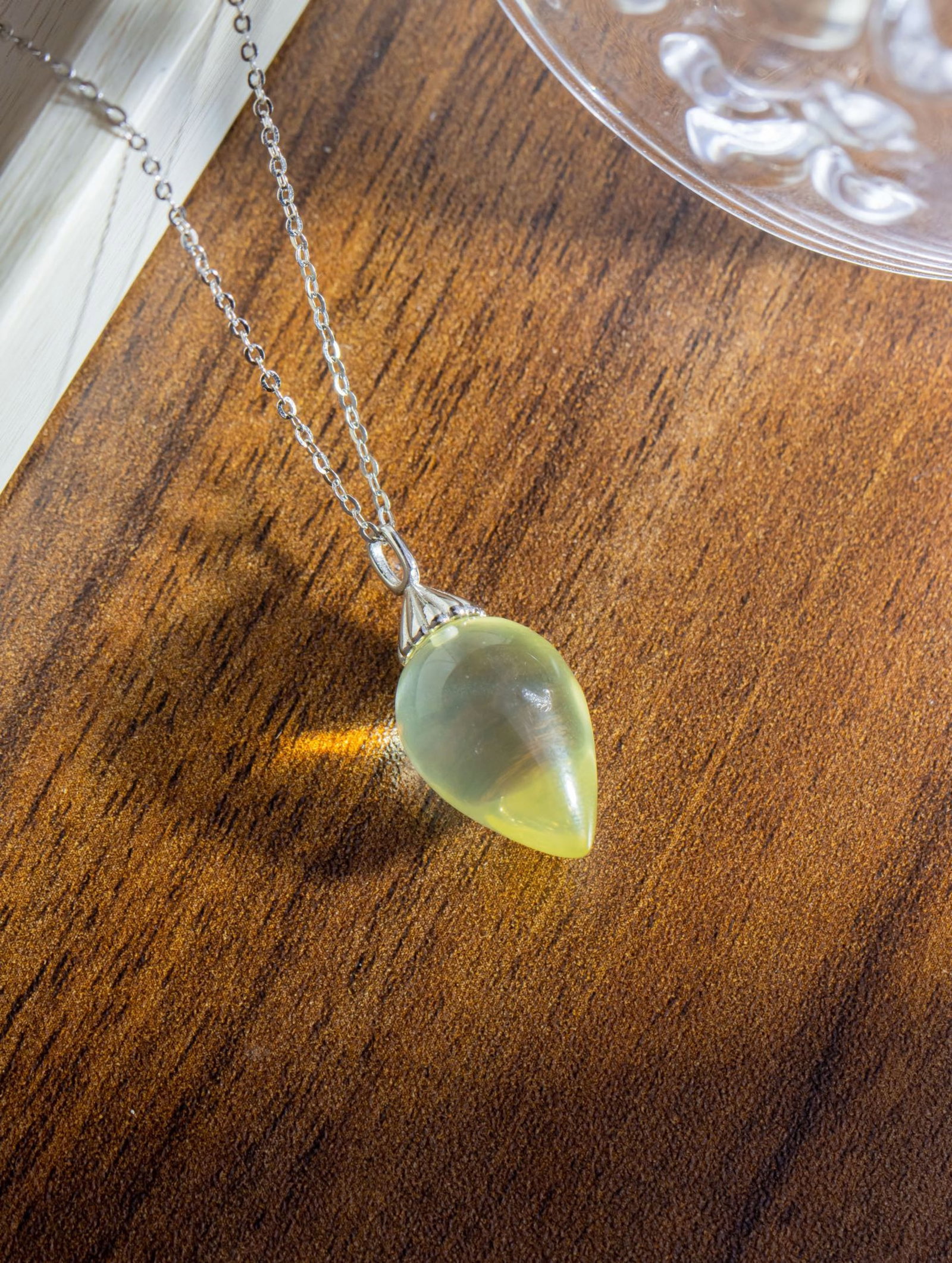 An Exquisite Sterling Silver Inlaid Crystal Pendant: An Exquisite Sterling Silver Inlaid Crystal Pendant 纯银镶水晶吊坠