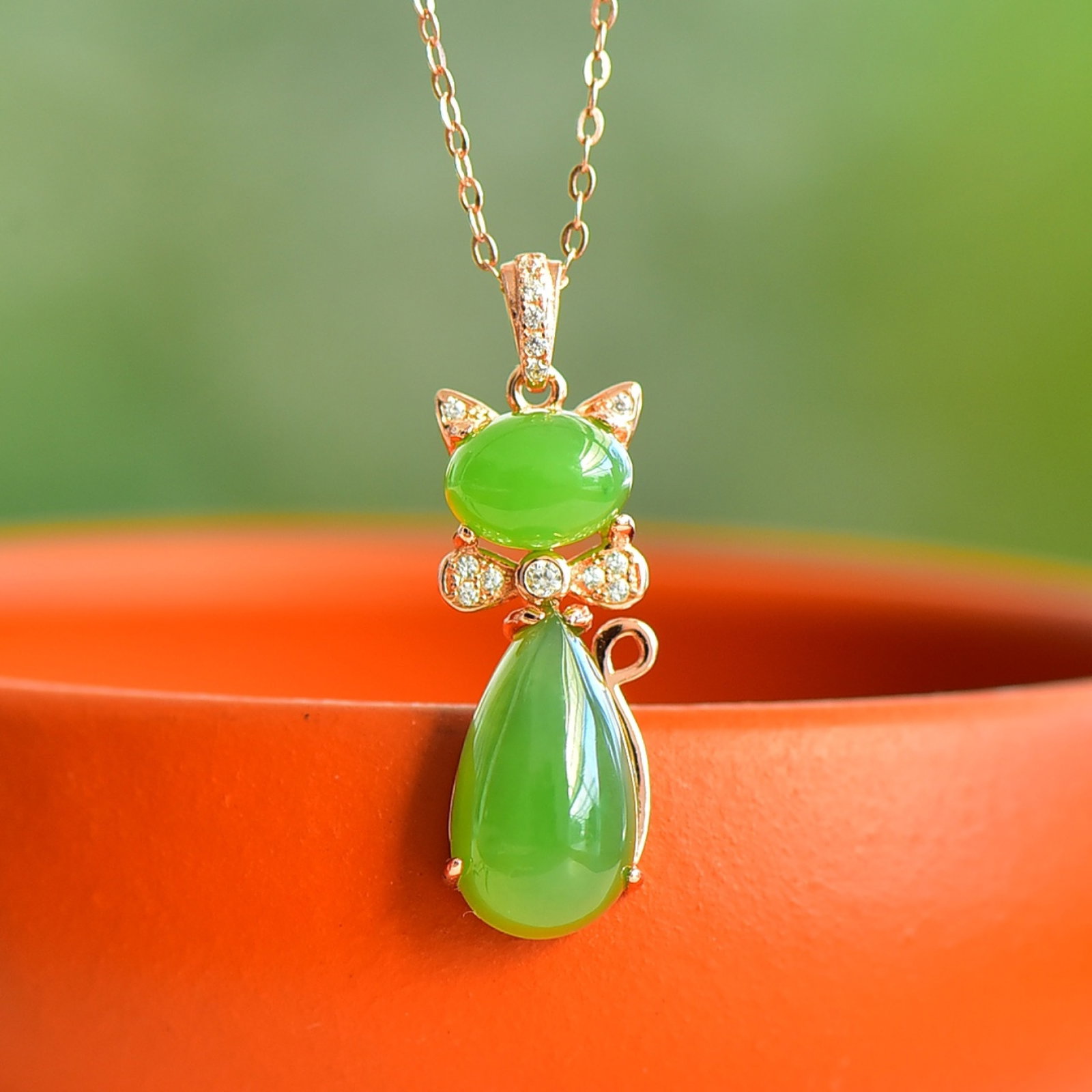 An Exquisite Sterling Silver-Gold Plated Inlaid Jasper Pendant,Inlaid Diamond: An Exquisite Sterling Silver-Gold Plated Inlaid Jasper Pendant,Inlaid Diamond 纯银镀金镶碧玉项链,嵌钻石