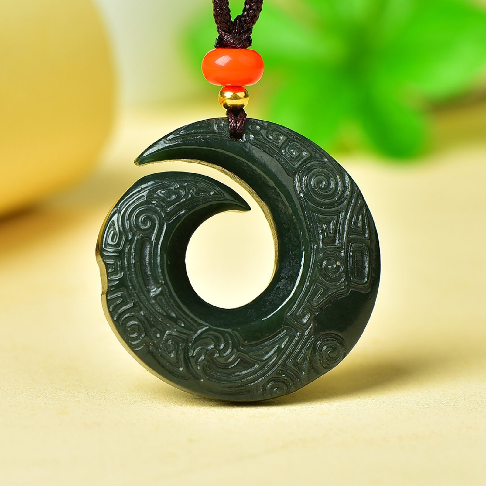 An Exquisite Sapphire Pendant - 2