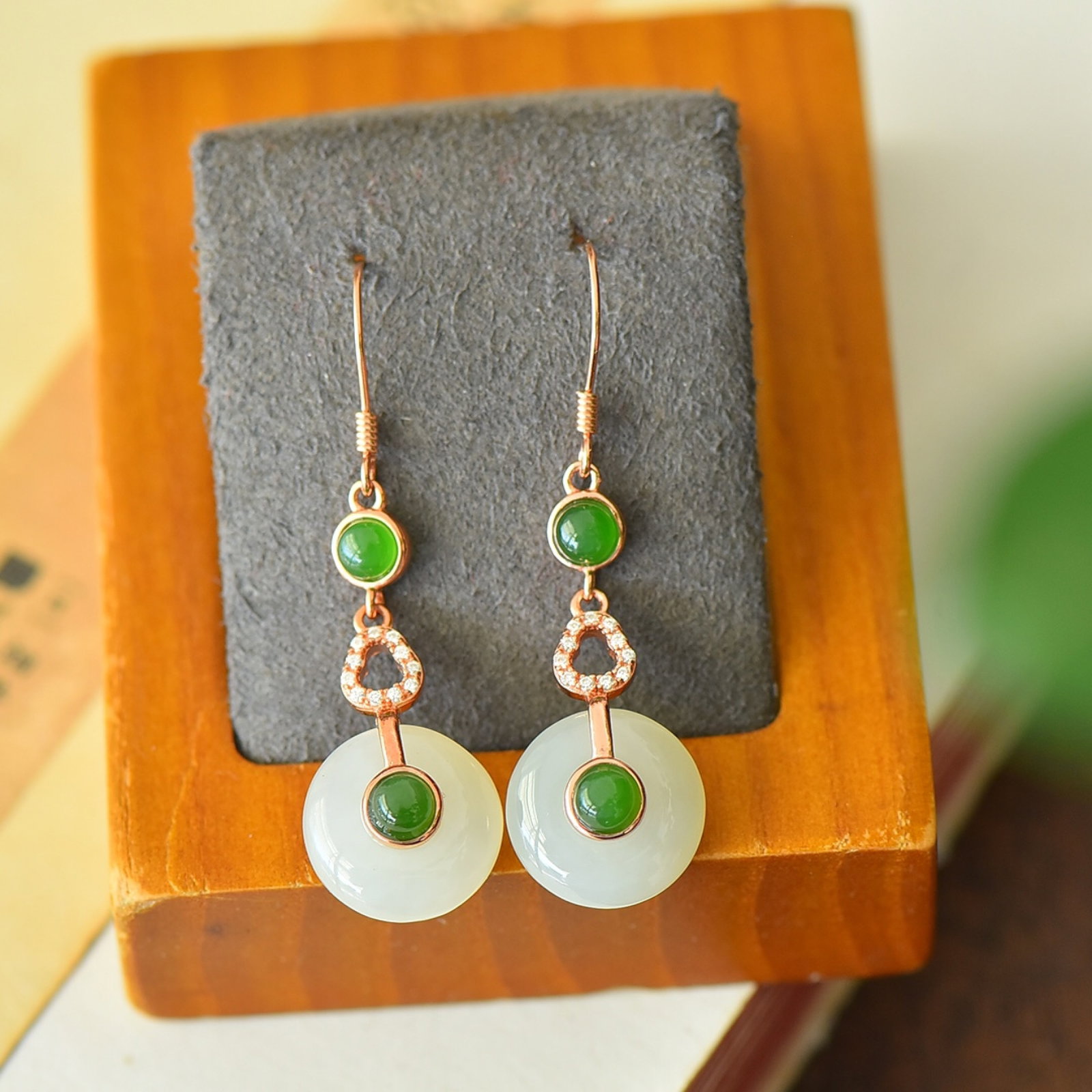 A Pair of Exquisite Sterling Silver-Gold Plated Inlaid White Jade Earrings,Inlaid Diamond: A Pair of Exquisite Sterling Silver-Gold Plated Inlaid White Jade Earrings,Inlaid Diamond,Size:0.5inx1.7in 一对纯银镀金镶白玉耳环,