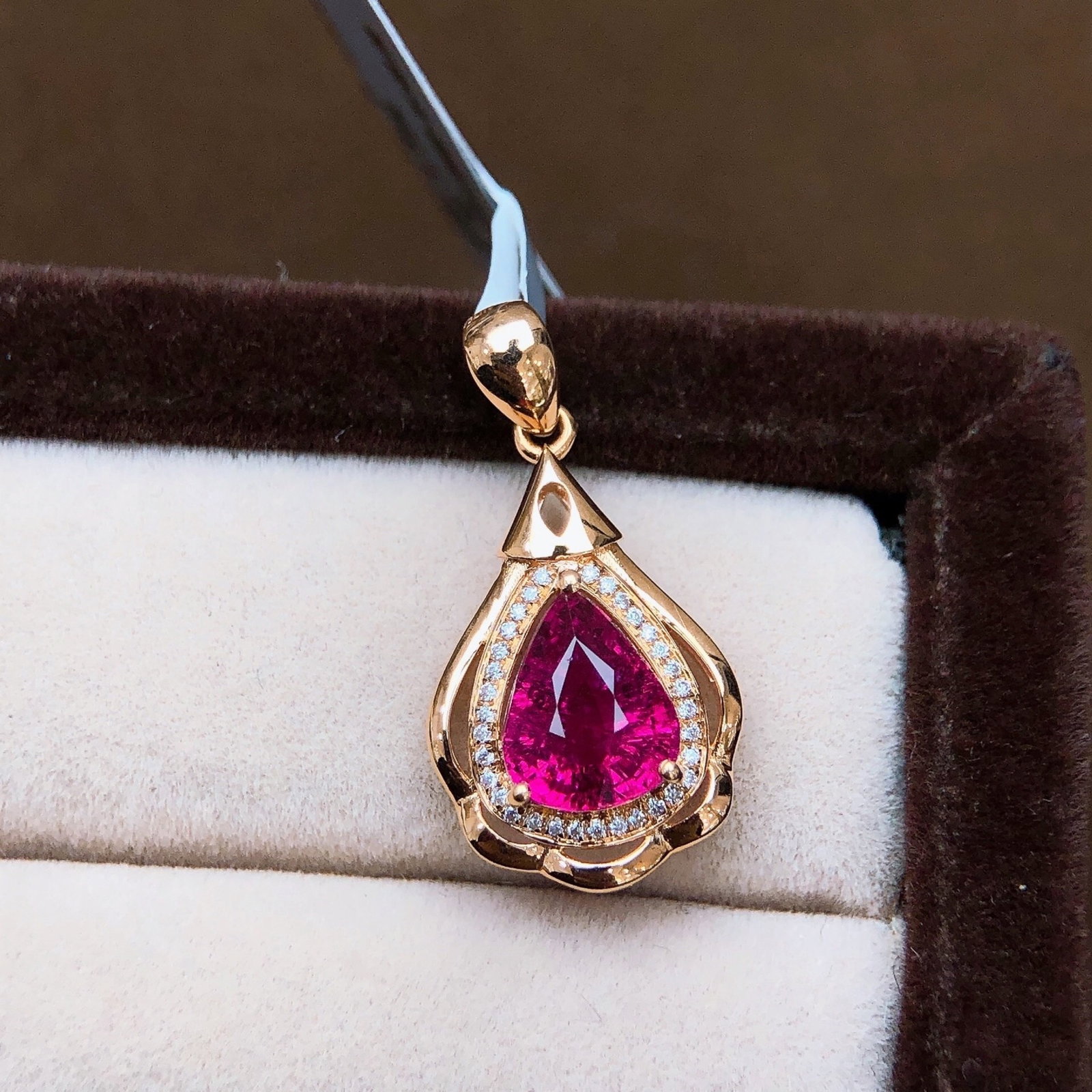 2.12Ctw Natural Tourmaline Necklace: 2.12Ctw Natural Tourmaline Necklace,Size:0.4inx0.3in 2.12Ctw??????