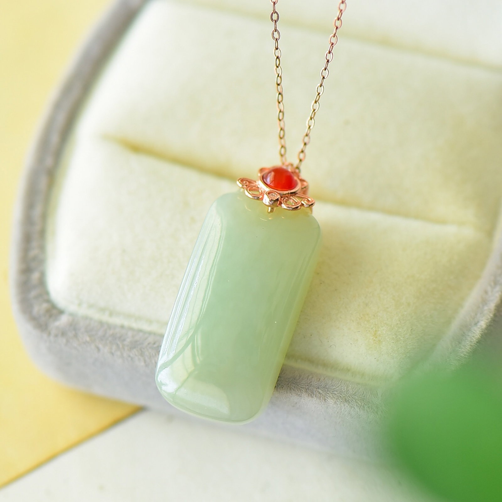 An Exquisite Sterling Silver-Gold Plated Inlaid Green Jade Necklace: An Exquisite Sterling Silver-Gold Plated Inlaid Green Jade Necklace,Size:0.6inx1.3in 纯银镀金镶青玉项链