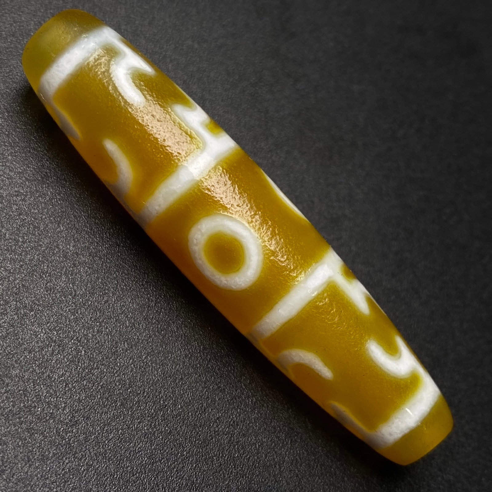 An Exquisite Dzi Bead Pendant: An Exquisite Dzi Bead Pendant,Size:2.2inx0.5in,Weight:14.7g 天珠挂件