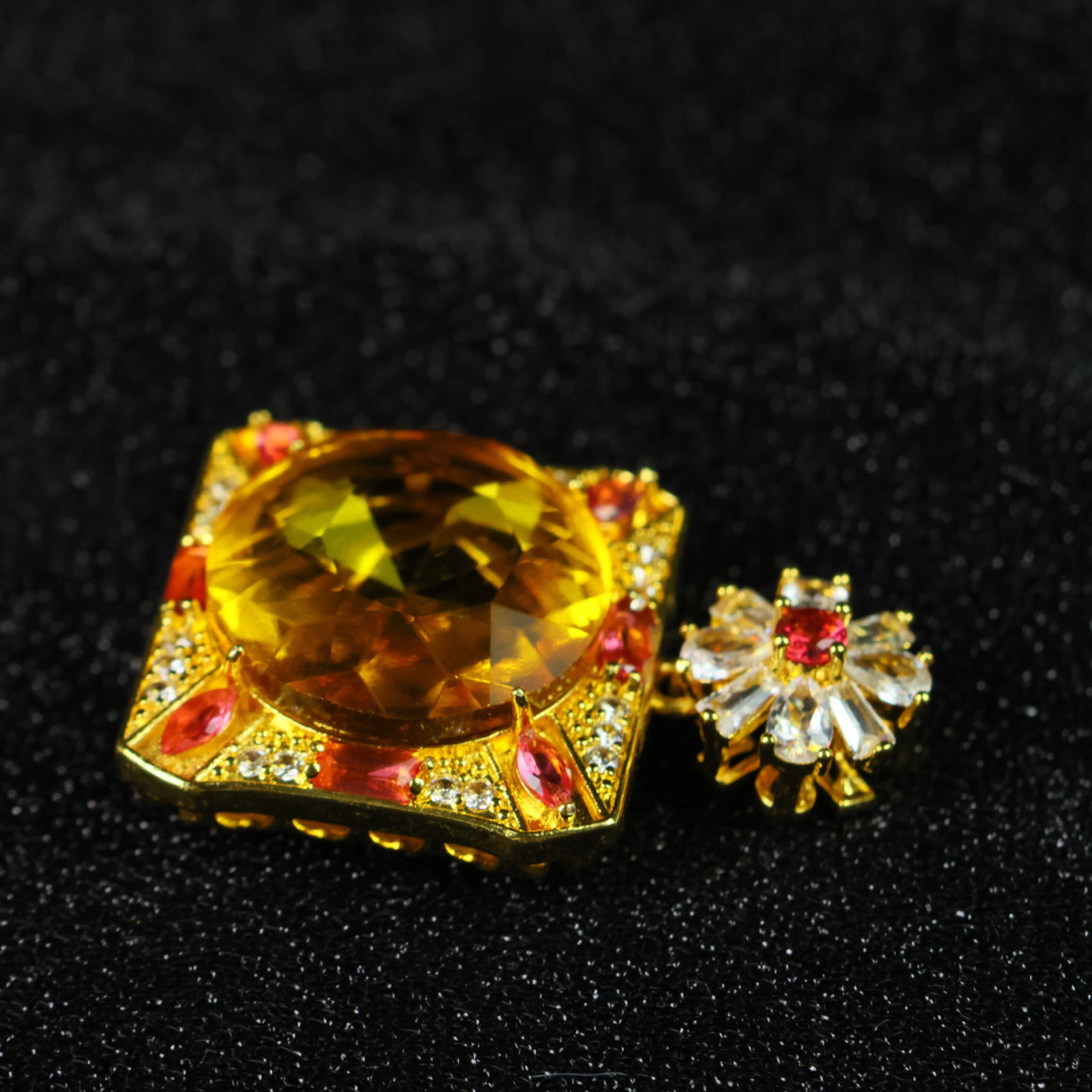 An Exquisite Pendant - 7
