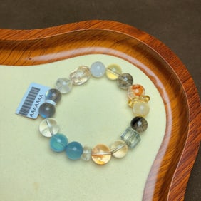 An Exquisite Crystal Bracelet
