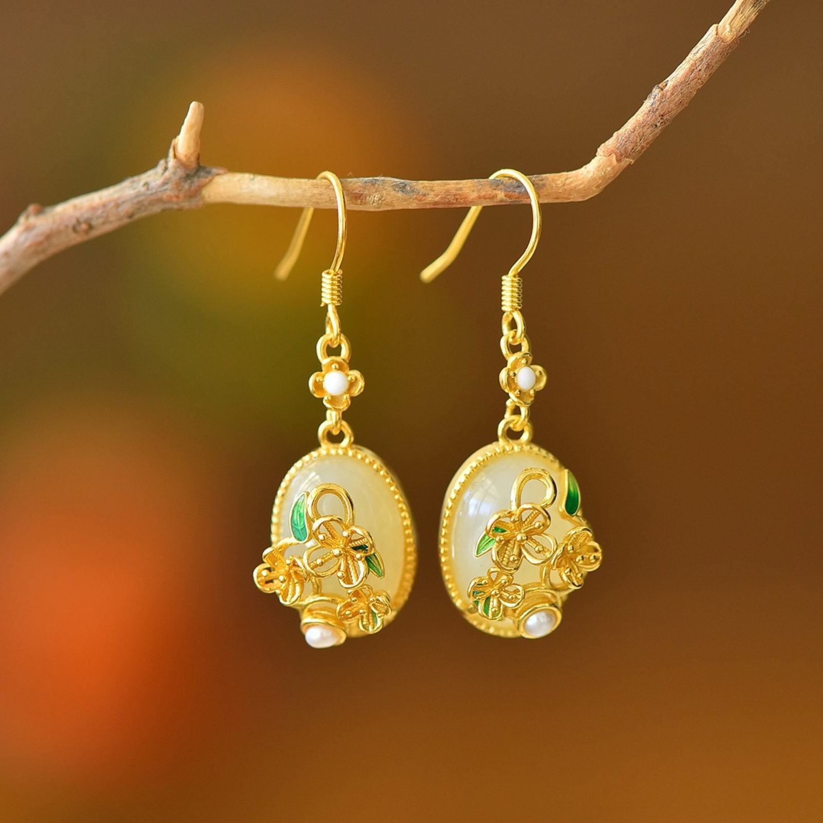 A Pair of Exquisite Sterling Silver-Gold Plated Inlaid White Jade Earrings,Inlaid Pearl: A Pair of Exquisite Sterling Silver-Gold Plated Inlaid White Jade Earrings,Inlaid Pearl 一对纯银镀金镶白玉耳环,嵌珍珠