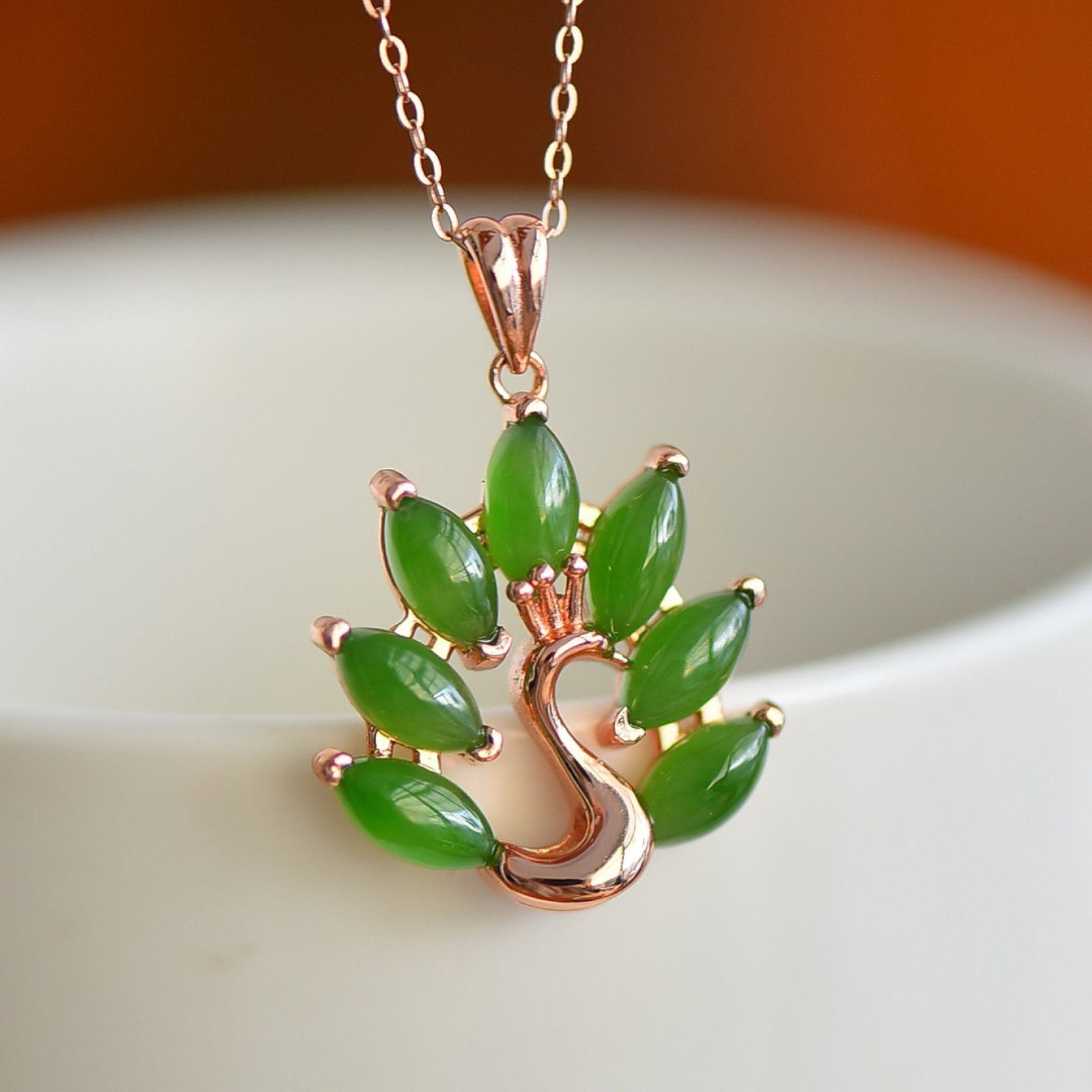 An Exquisite Sterling Silver-Gold Plated Inlaid Jasper Pendant: An Exquisite Sterling Silver-Gold Plated Inlaid Jasper Pendant,Size:0.2inx0.3in 纯银镀金镶碧玉项链