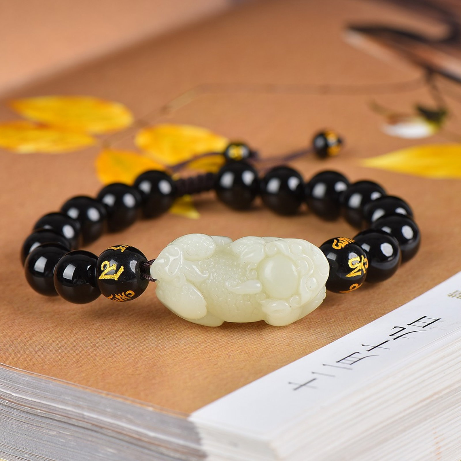 An Exquisite White Jade Wealth-Attracting Creature Bracelets: An Exquisite White Jade Wealth-Attracting Creature Bracelets,Size:0.6inx1.3in 白玉貔貅手链