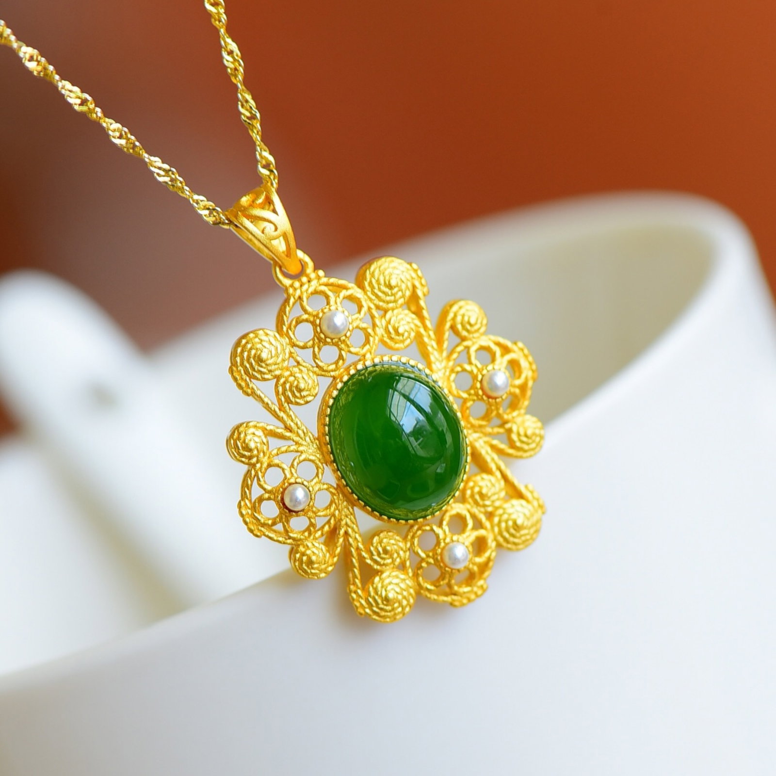 An Exquisite Sterling Silver-Gold Plated Inlaid Jasper Pendant,Inlaid Pearl: An Exquisite Sterling Silver-Gold Plated Inlaid Jasper Pendant,Inlaid Pearl,Size:0.4inx0.4in 纯银镀金镶碧玉项链,嵌珍珠