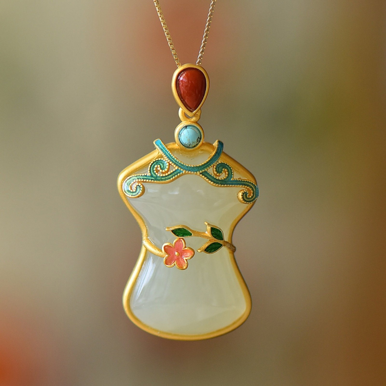 An Exquisite Sterling Silver-Gold Plated Inlaid White Jade Pendant: An Exquisite Sterling Silver-Gold Plated Inlaid White Jade Pendant,Size:0.7inx1.1in 纯银镀金镶白玉吊坠