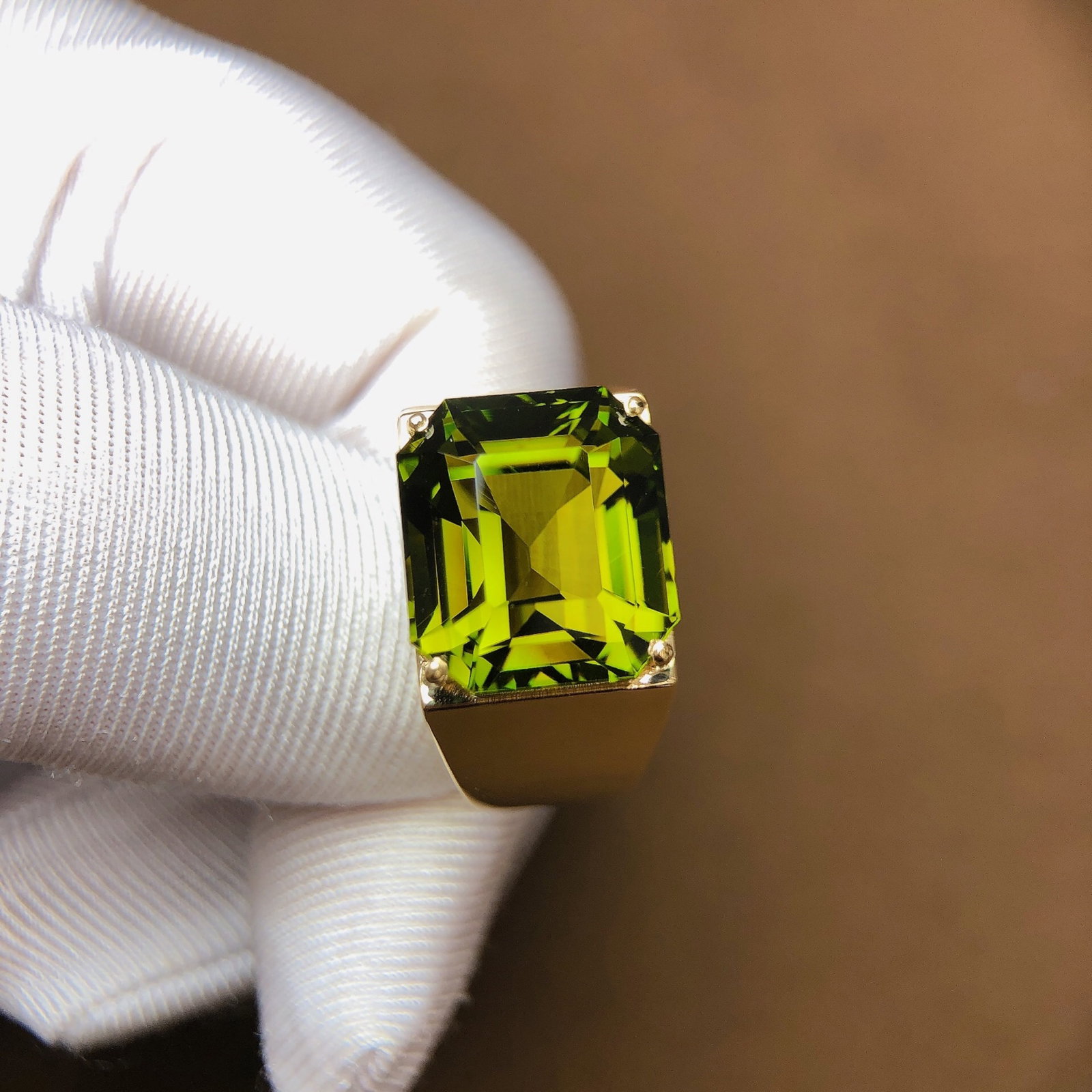 11.8Ctw Natural Tourmaline Ring: 11.8Ctw Natural Tourmaline Ring,Size:0.5inx0.5in 11.8Ctw天然碧玺戒指