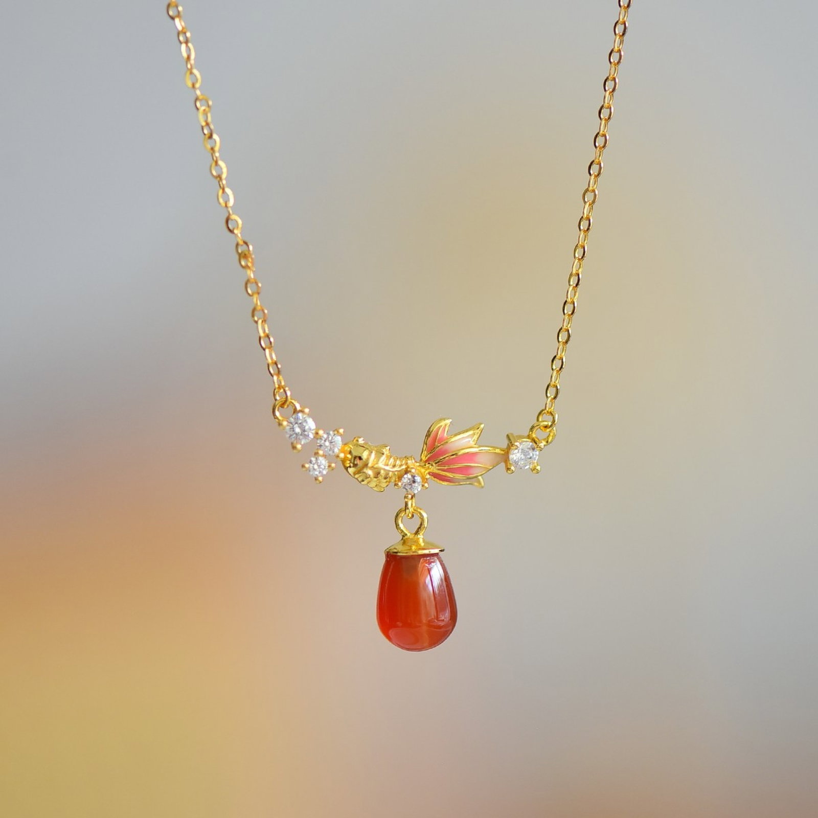 An Exquisite Sterling Silver-Gold Plated Inlaid Agate Enamel Pendant,Inlaid Diamond: An Exquisite Sterling Silver-Gold Plated Inlaid Agate Enamel Pendant,Inlaid Diamond,Size:0.3inx0.4in 纯银镀金镶玛瑙珐琅吊坠,嵌&#