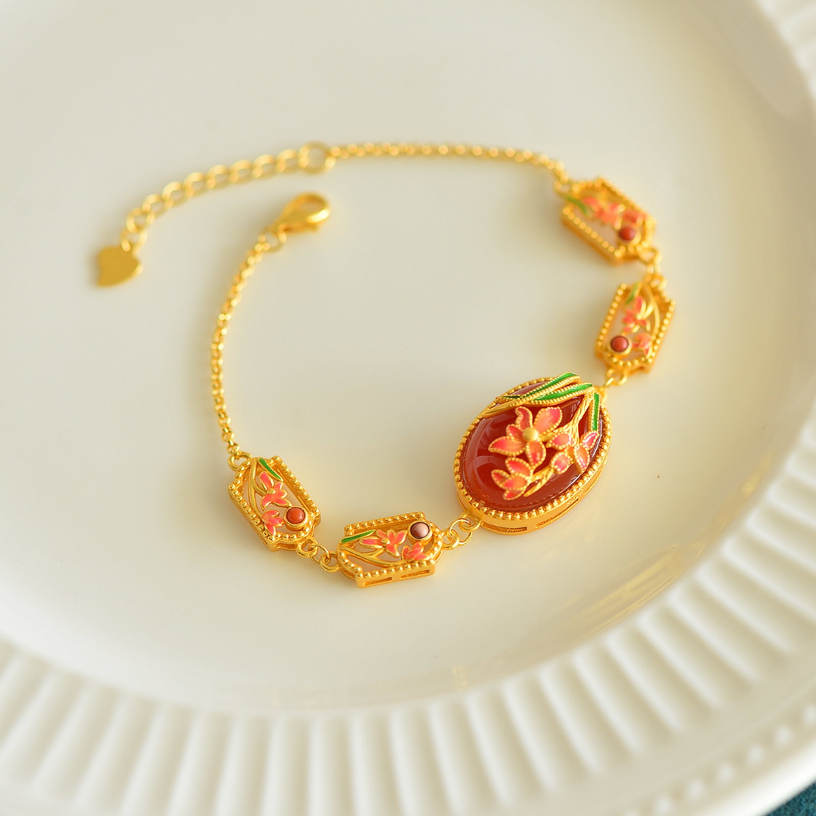 An Exquisite Sterling Silver-Gold Plated Inlaid Agate Enamel Bracelets: An Exquisite Sterling Silver-Gold Plated Inlaid Agate Enamel Bracelets,Size:0.5inx0.7in 纯银镀金镶玛瑙珐琅手链