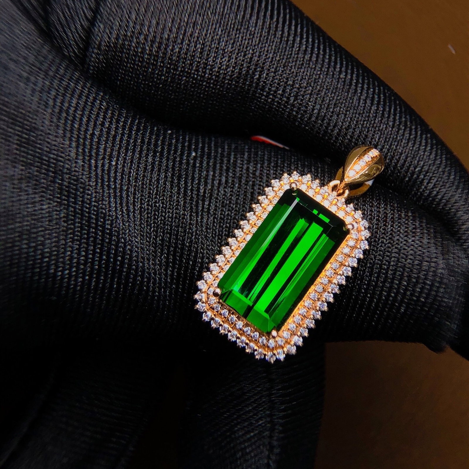 6.32Ctw Sterling Silver-Gold Plated Inlaid Natural Tourmaline Necklace: 6.32Ctw Sterling Silver-Gold Plated Inlaid Natural Tourmaline Necklace,Size:0.3inx0.6in 6.32Ctw纯银镀金嵌天然碧玺项链