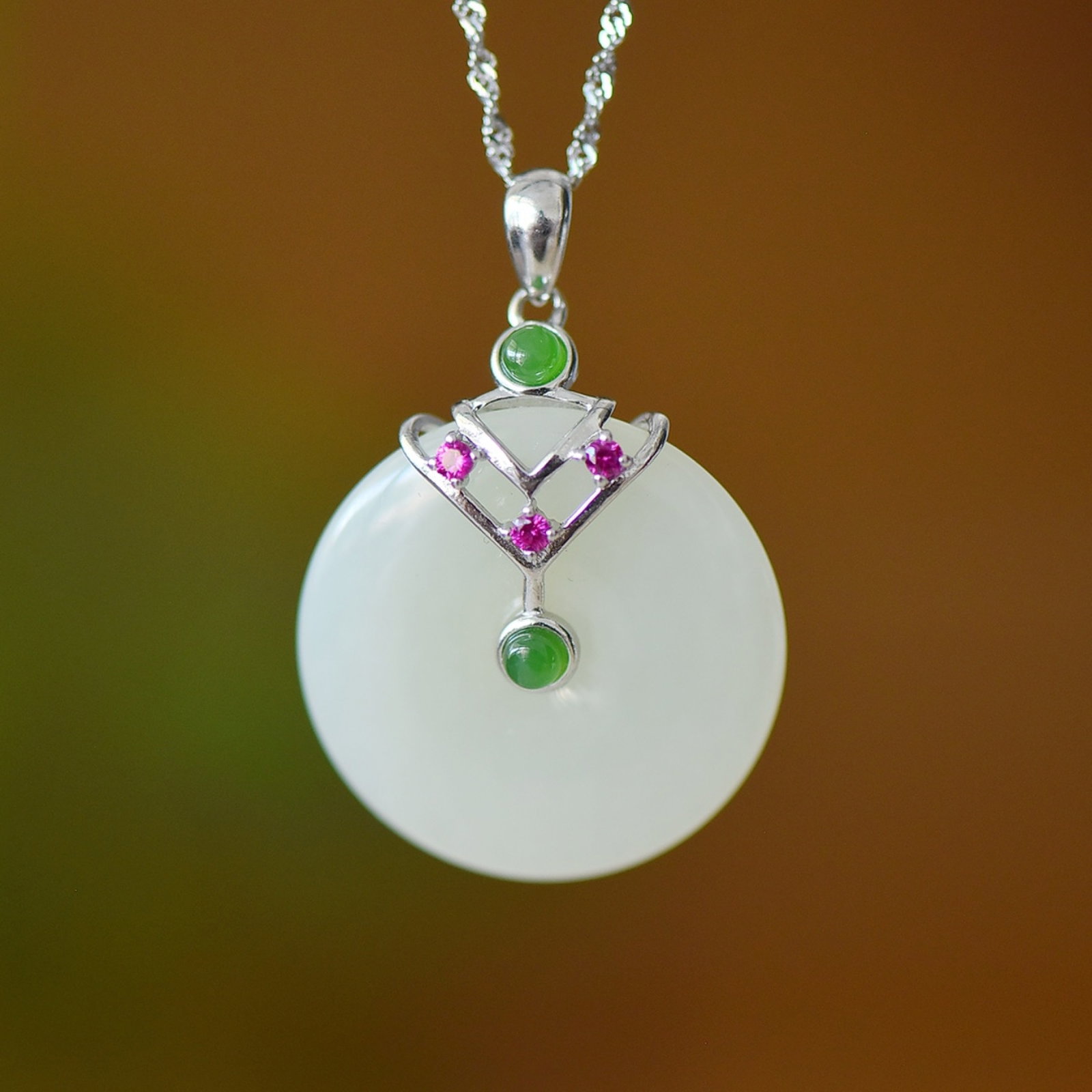 An Exquisite Sterling Silver Inlaid White Jade Pendant: An Exquisite Sterling Silver Inlaid White Jade Pendant,Size:1inx1in 纯银镶白玉吊坠