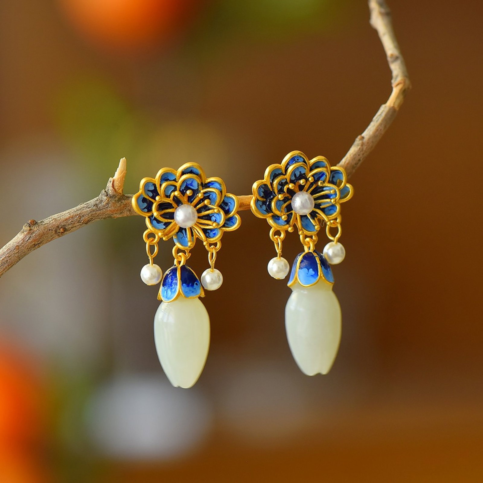 A Pair of Exquisite Sterling Silver-Gold Plated Inlaid White Jade Earrings,Inlaid Pearl: A Pair of Exquisite Sterling Silver-Gold Plated Inlaid White Jade Earrings,Inlaid Pearl,Size:0.4inx0.6in 一对纯银镀金镶白玉耳环,॔