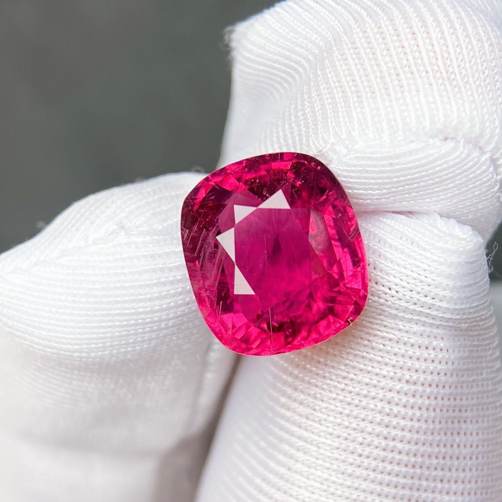 5.83Ctw Natural Tourmaline Loose: 5.83Ctw Natural Tourmaline Loose,Size:0.4inx0.4inx0.3in 5.83Ctw天然碧玺裸石