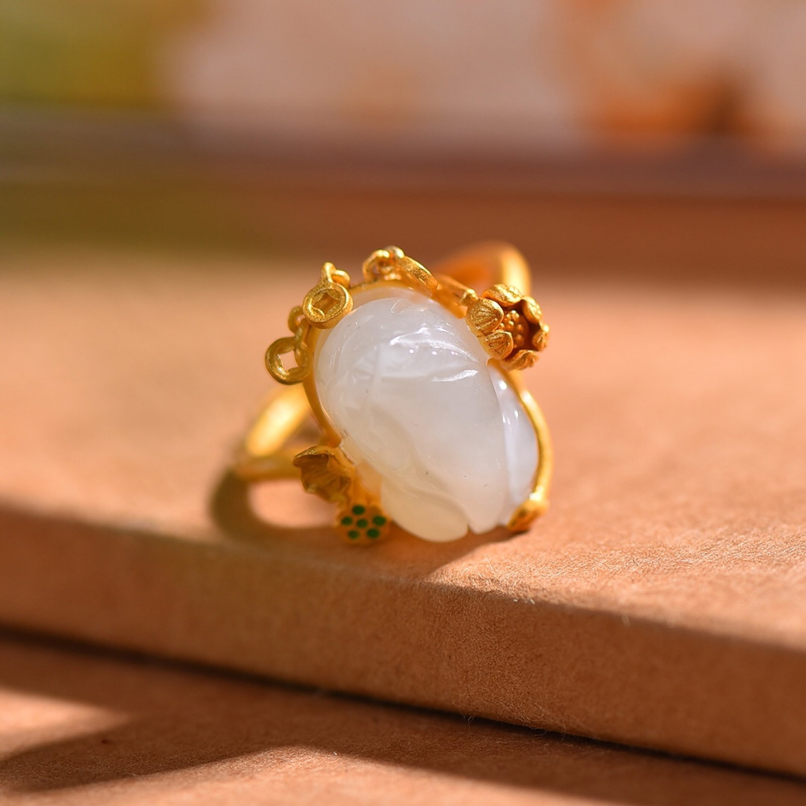 An Exquisite Sterling Silver-Gold Plated Inlaid White Jade Ring: An Exquisite Sterling Silver-Gold Plated Inlaid White Jade Ring,Size:0.4inx0.6in 纯银镀金镶白玉戒指